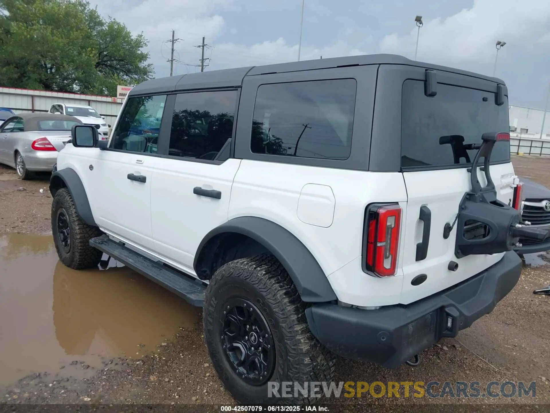 3 Фотография поврежденного автомобиля 1FMEE5DP2PLB16493 FORD BRONCO 2023