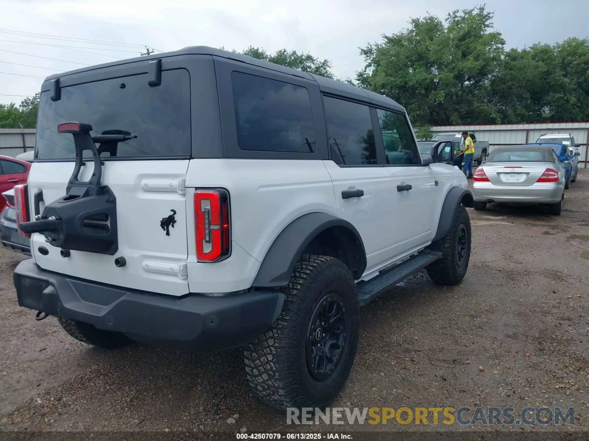 4 Фотография поврежденного автомобиля 1FMEE5DP2PLB16493 FORD BRONCO 2023