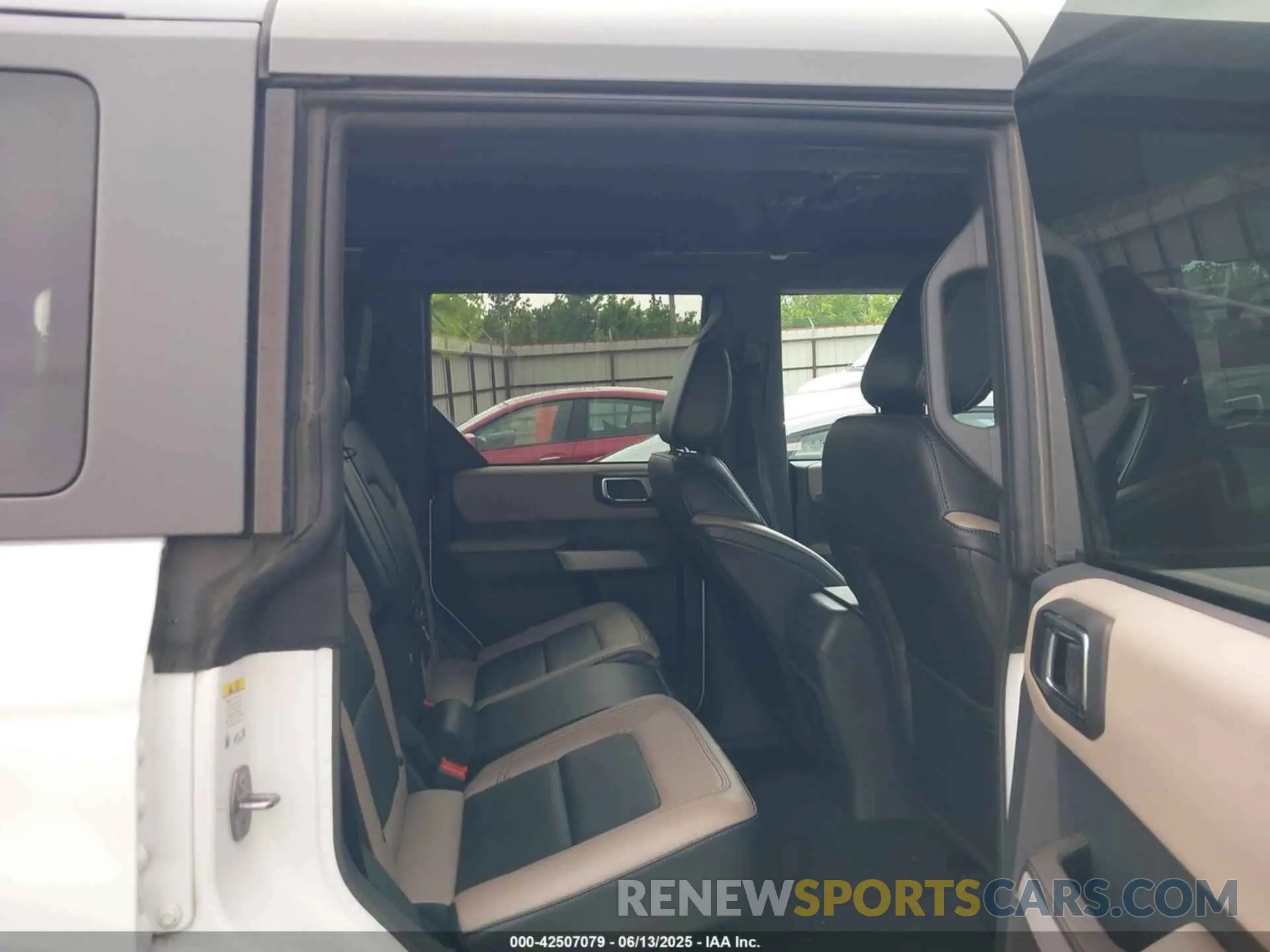 8 Фотография поврежденного автомобиля 1FMEE5DP2PLB16493 FORD BRONCO 2023