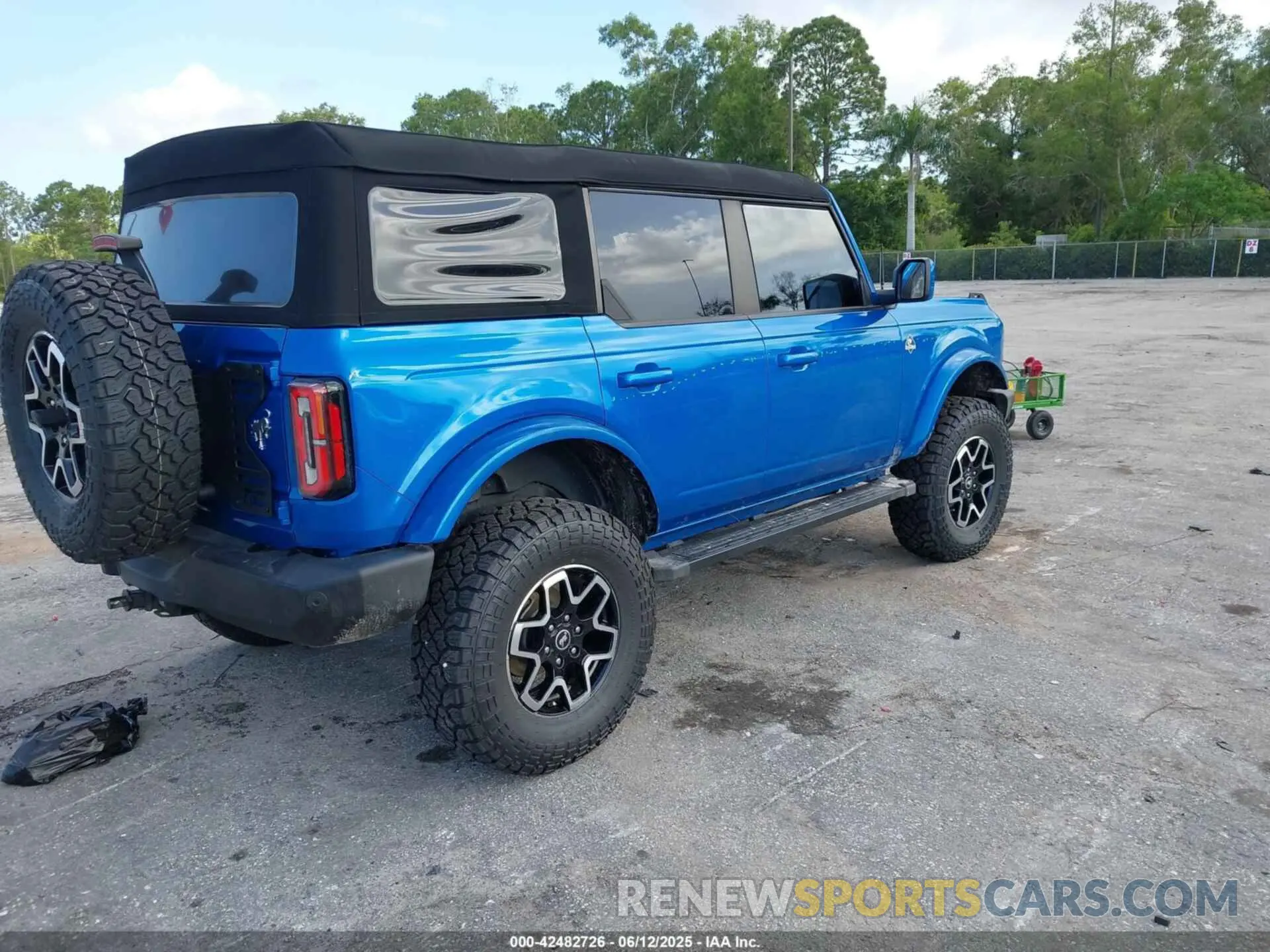 4 Photograph of a damaged car 1FMEE5DP3PLB07592 FORD BRONCO 2023