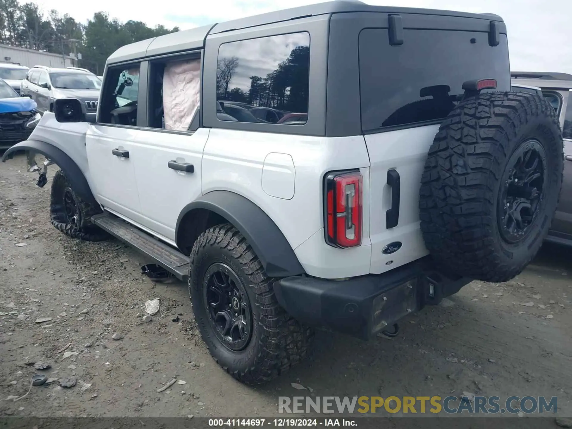 3 Фотография поврежденного автомобиля 1FMEE5DP7PLB52177 FORD BRONCO 2023