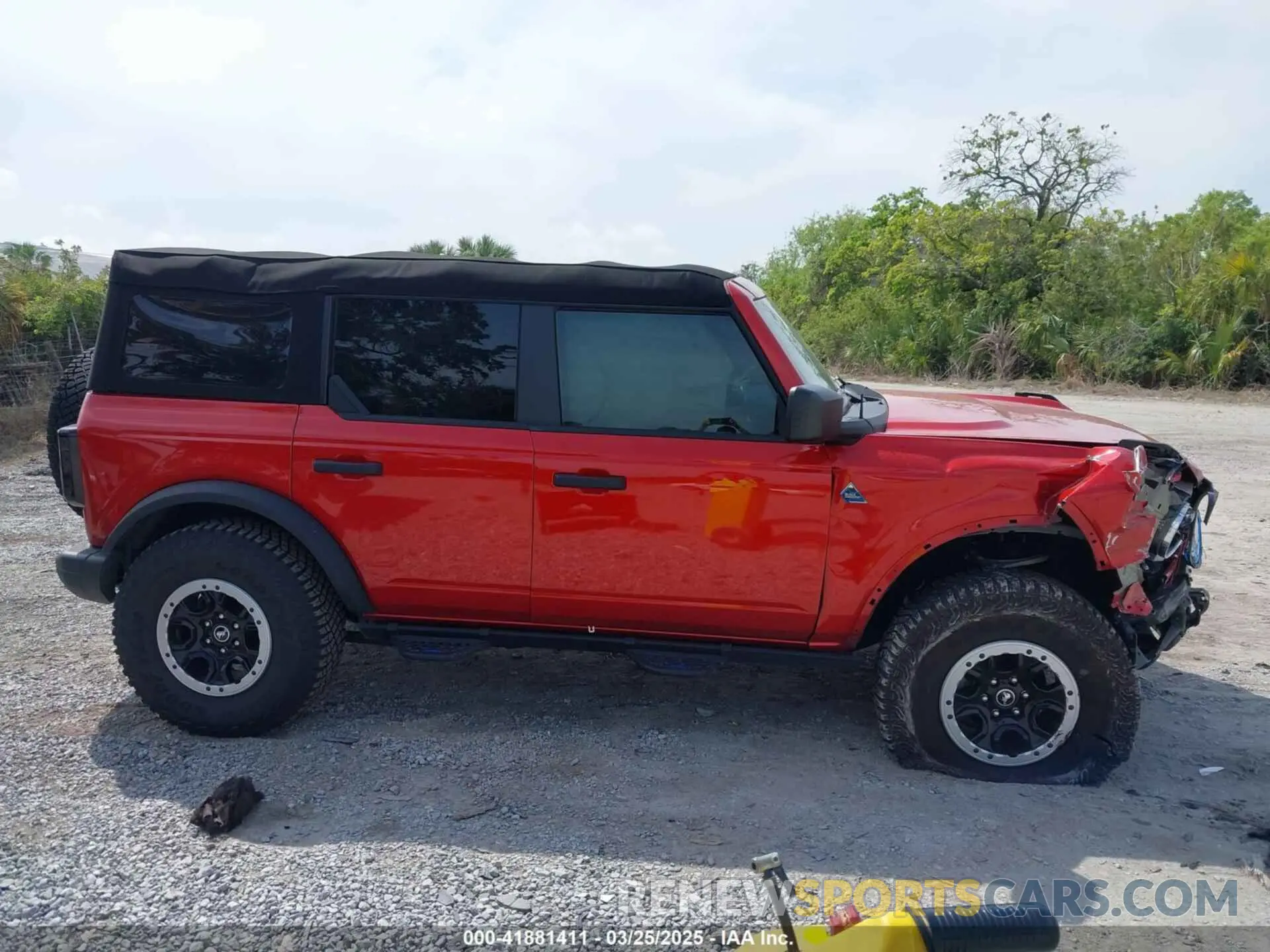 13 Photograph of a damaged car 1FMEE5DP7PLC06447 FORD BRONCO 2023