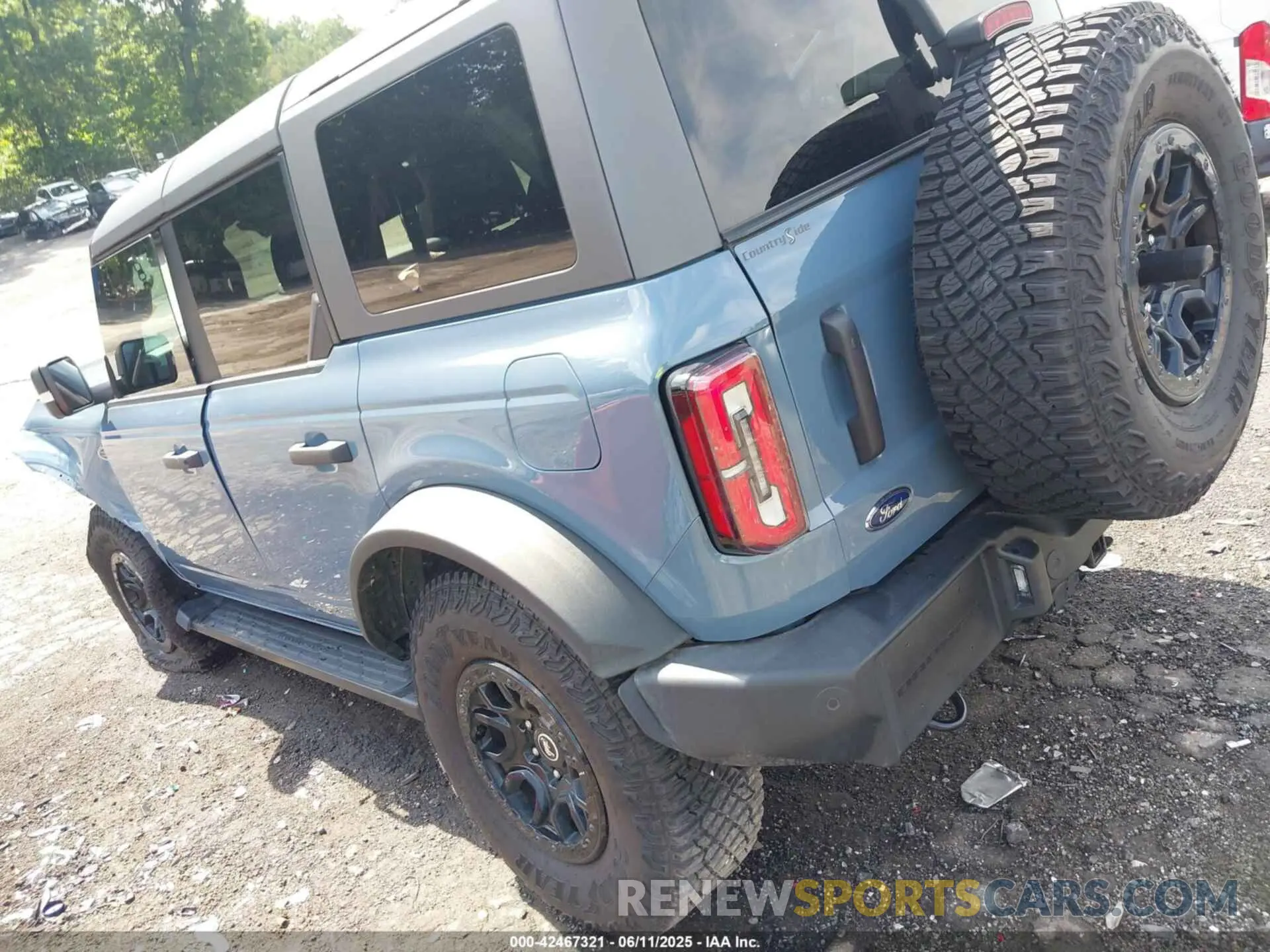 3 Photograph of a damaged car 1FMEE2BP4RLA21843 FORD BRONCO 2024