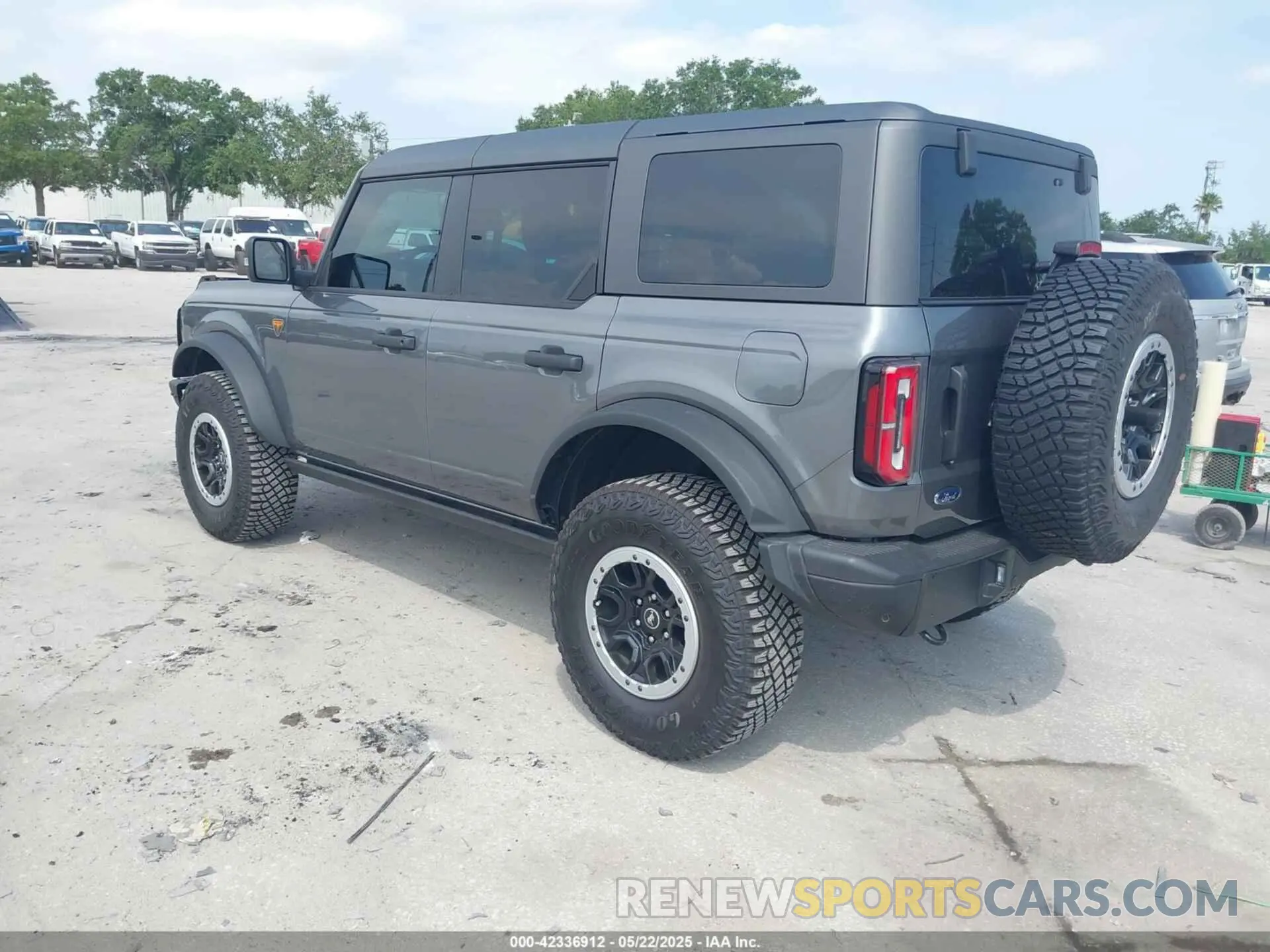 3 Photograph of a damaged car 1FMEE9BPXRLB28517 FORD BRONCO 2024