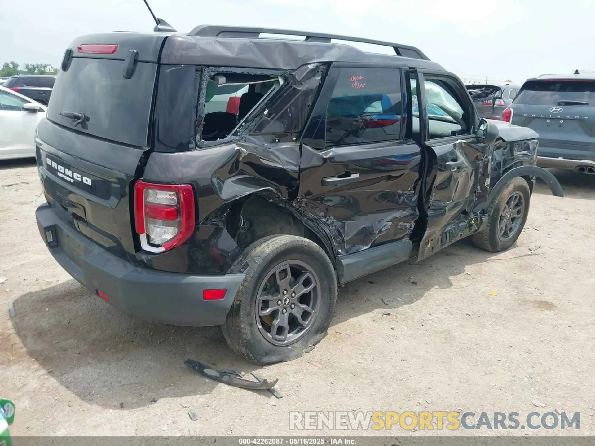 4 Photograph of a damaged car 3FMCR9B69MRB03931 FORD BRONCO SPORT 2021