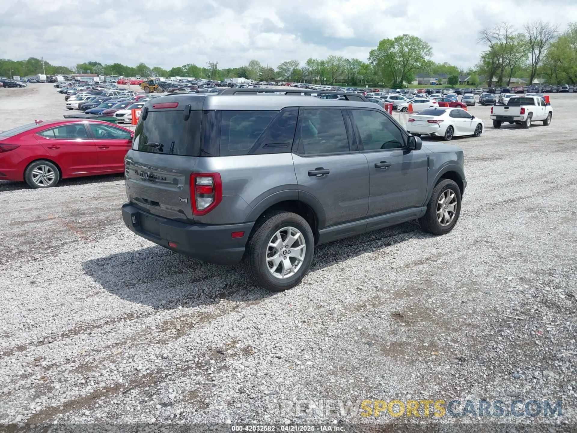 4 Photograph of a damaged car 3FMCR9A61NRD84450 FORD BRONCO SPORT 2022