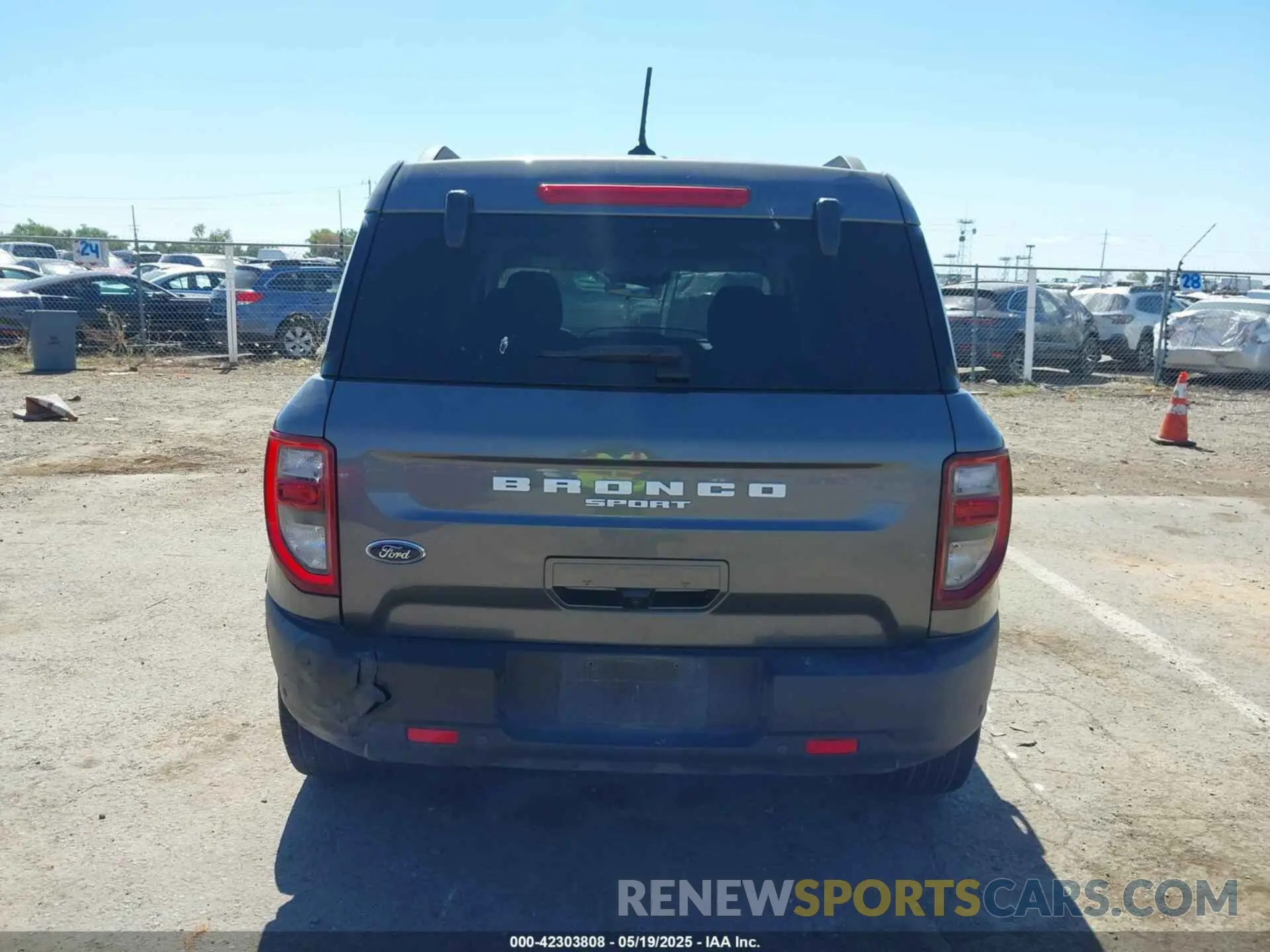 16 Photograph of a damaged car 3FMCR9B62NRE16515 FORD BRONCO SPORT 2022