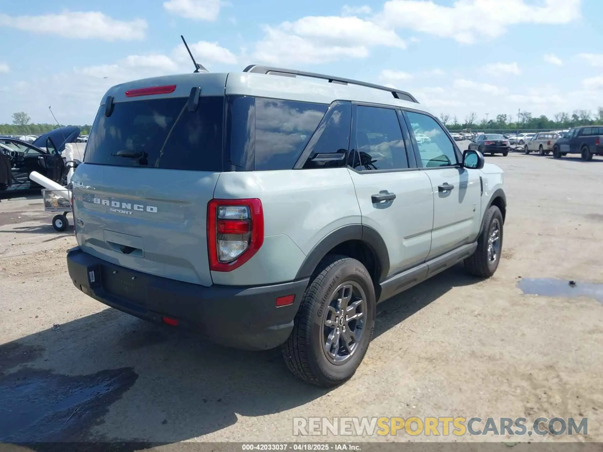 4 Photograph of a damaged car 3FMCR9B68NRD66283 FORD BRONCO SPORT 2022