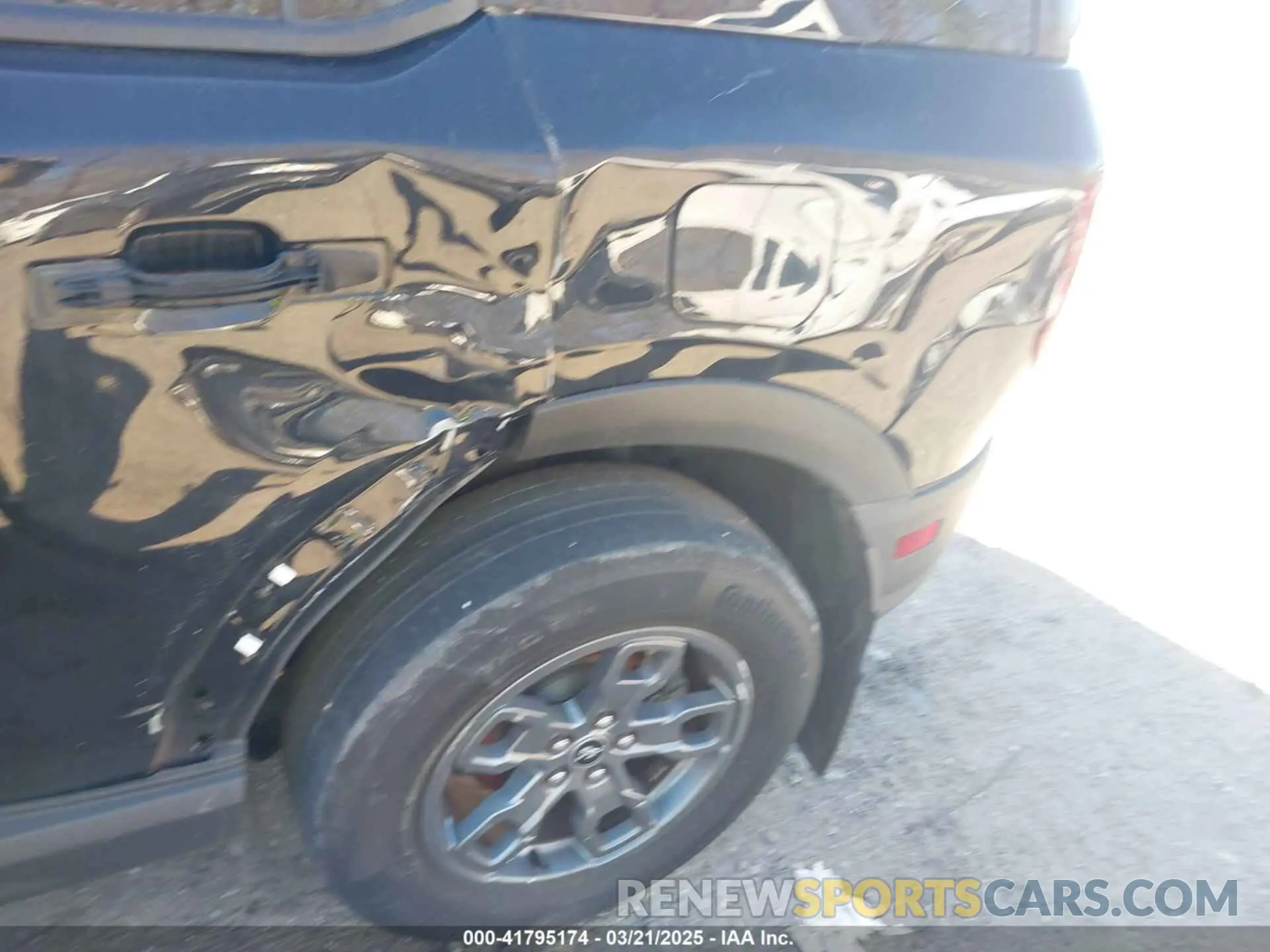17 Photograph of a damaged car 3FMCR9B69NRD76479 FORD BRONCO SPORT 2022