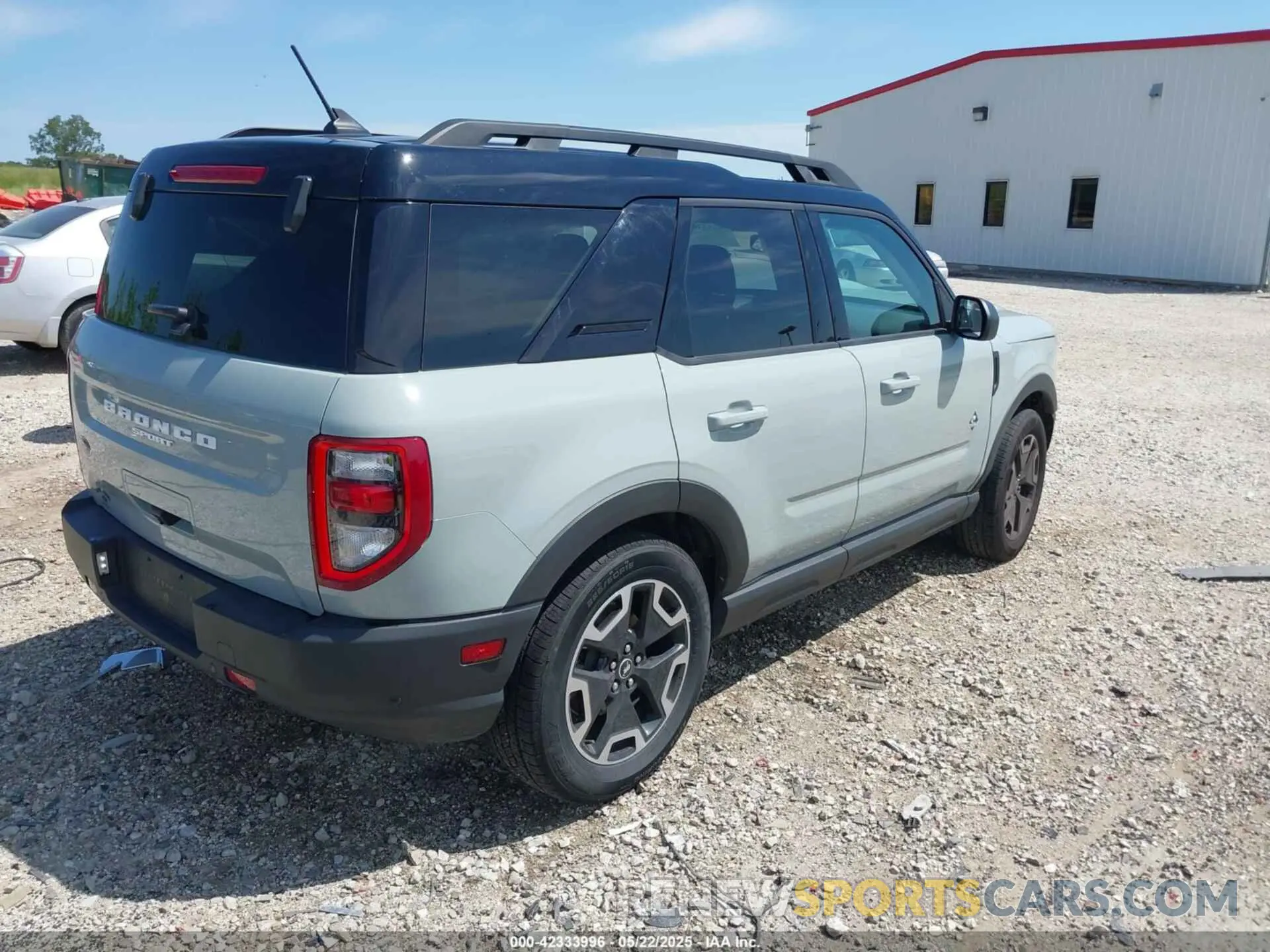 4 Photograph of a damaged car 3FMCR9C61NRD43751 FORD BRONCO SPORT 2022