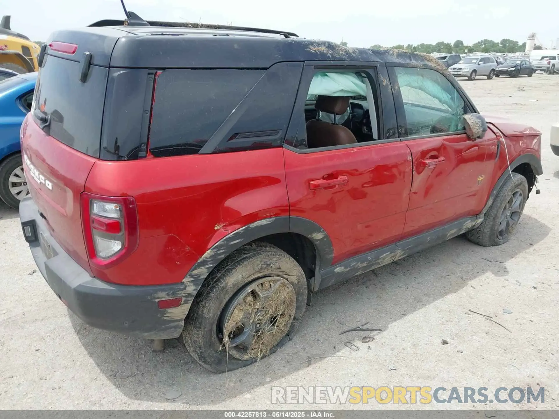 4 Photograph of a damaged car 3FMCR9D94NRD06315 FORD BRONCO SPORT 2022
