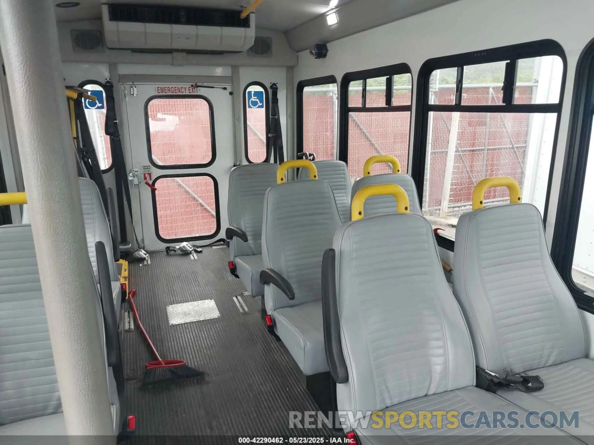 6 Фотография поврежденного автомобиля 1FDEE3FSXKDC43811 FORD E-350 CUTAWAY 2019