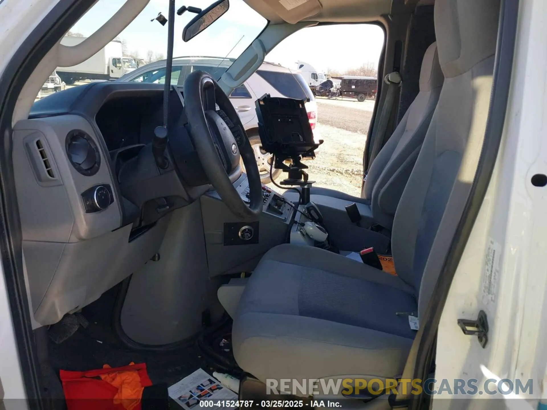 7 Photograph of a damaged car 1FDWE3FN1MDC01268 FORD E-350 CUTAWAY 2021