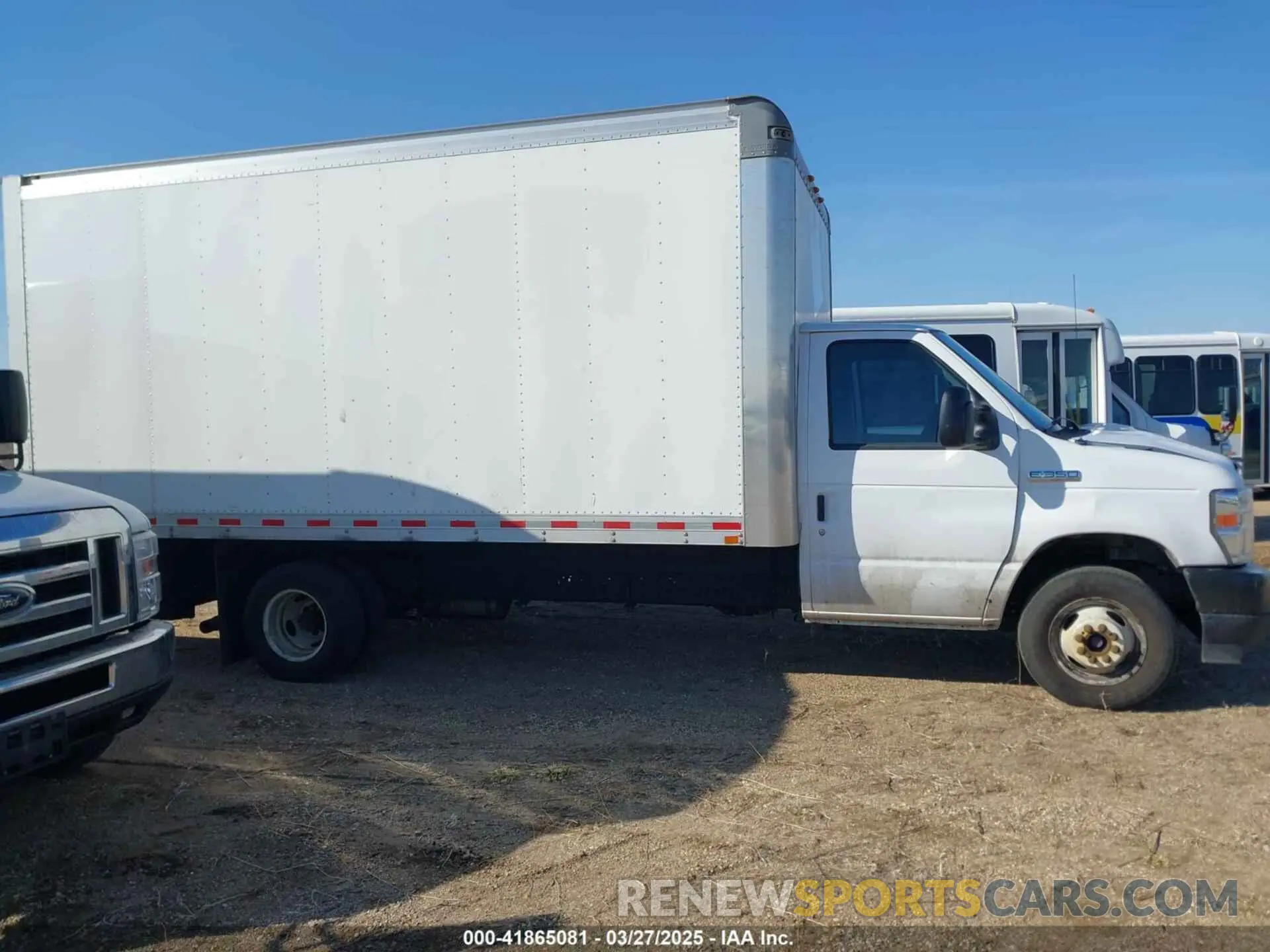13 Photograph of a damaged car 1FDWE3FN5NDC00741 FORD E-350 CUTAWAY 2022