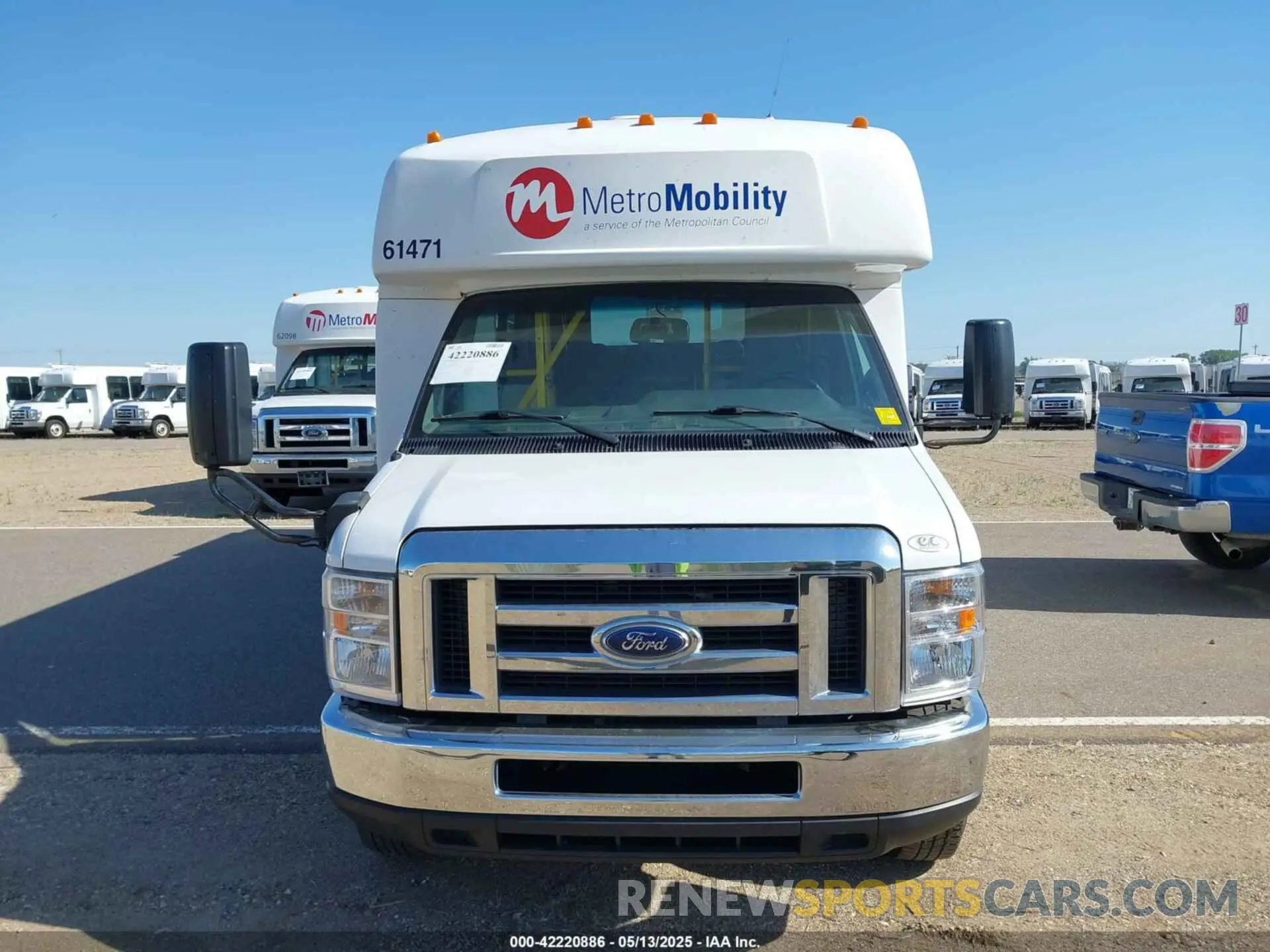 12 Photograph of a damaged car 1FDFE4FS0KDC56688 FORD E-450 CUTAWAY 2019