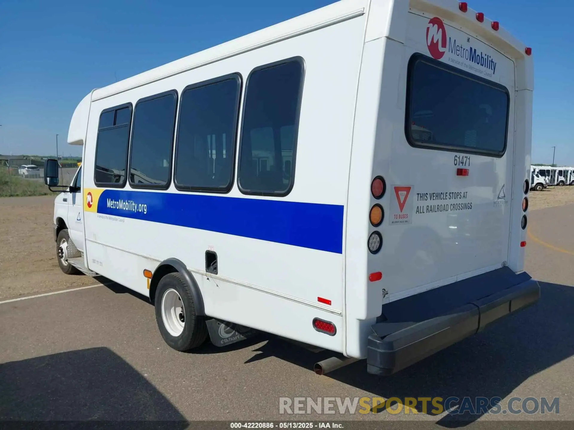 3 Photograph of a damaged car 1FDFE4FS0KDC56688 FORD E-450 CUTAWAY 2019