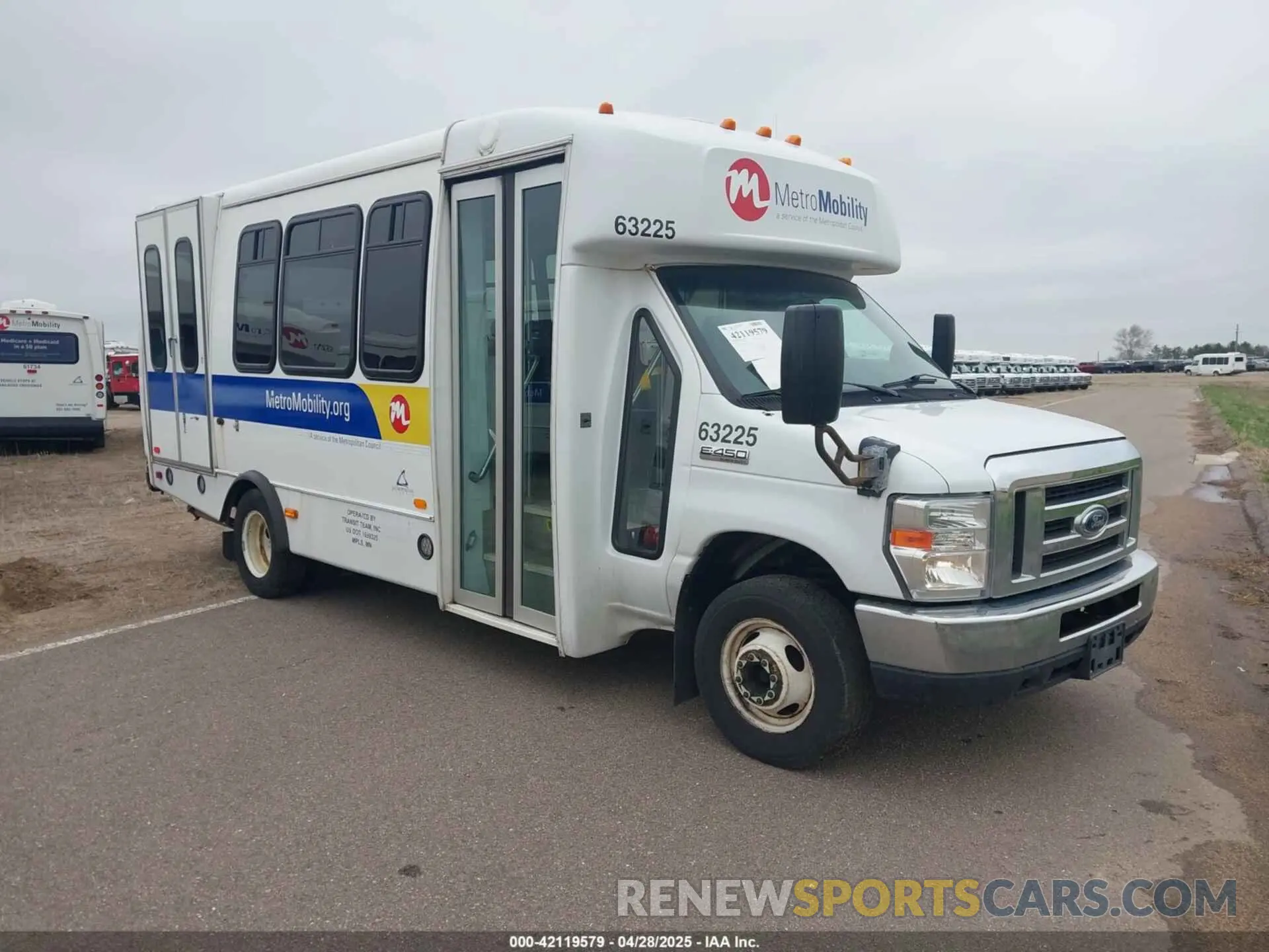 1 Photograph of a damaged car 1FDFE4FS2KDC30979 FORD E-450 CUTAWAY 2019