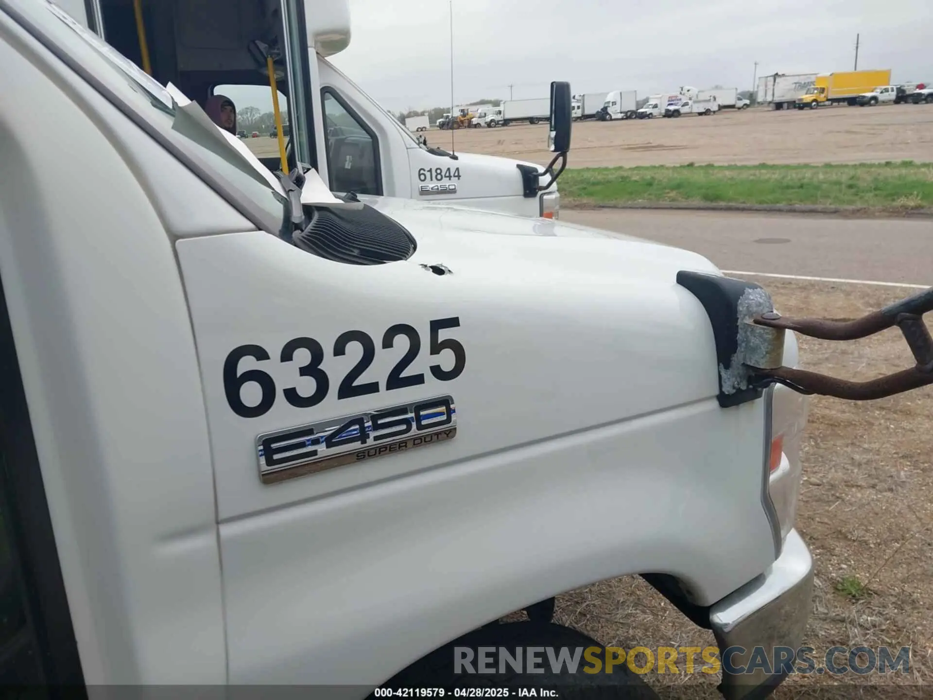 11 Photograph of a damaged car 1FDFE4FS2KDC30979 FORD E-450 CUTAWAY 2019