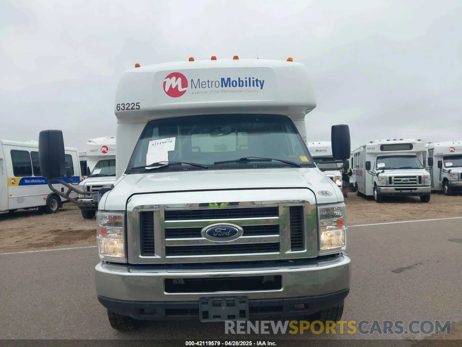 12 Photograph of a damaged car 1FDFE4FS2KDC30979 FORD E-450 CUTAWAY 2019