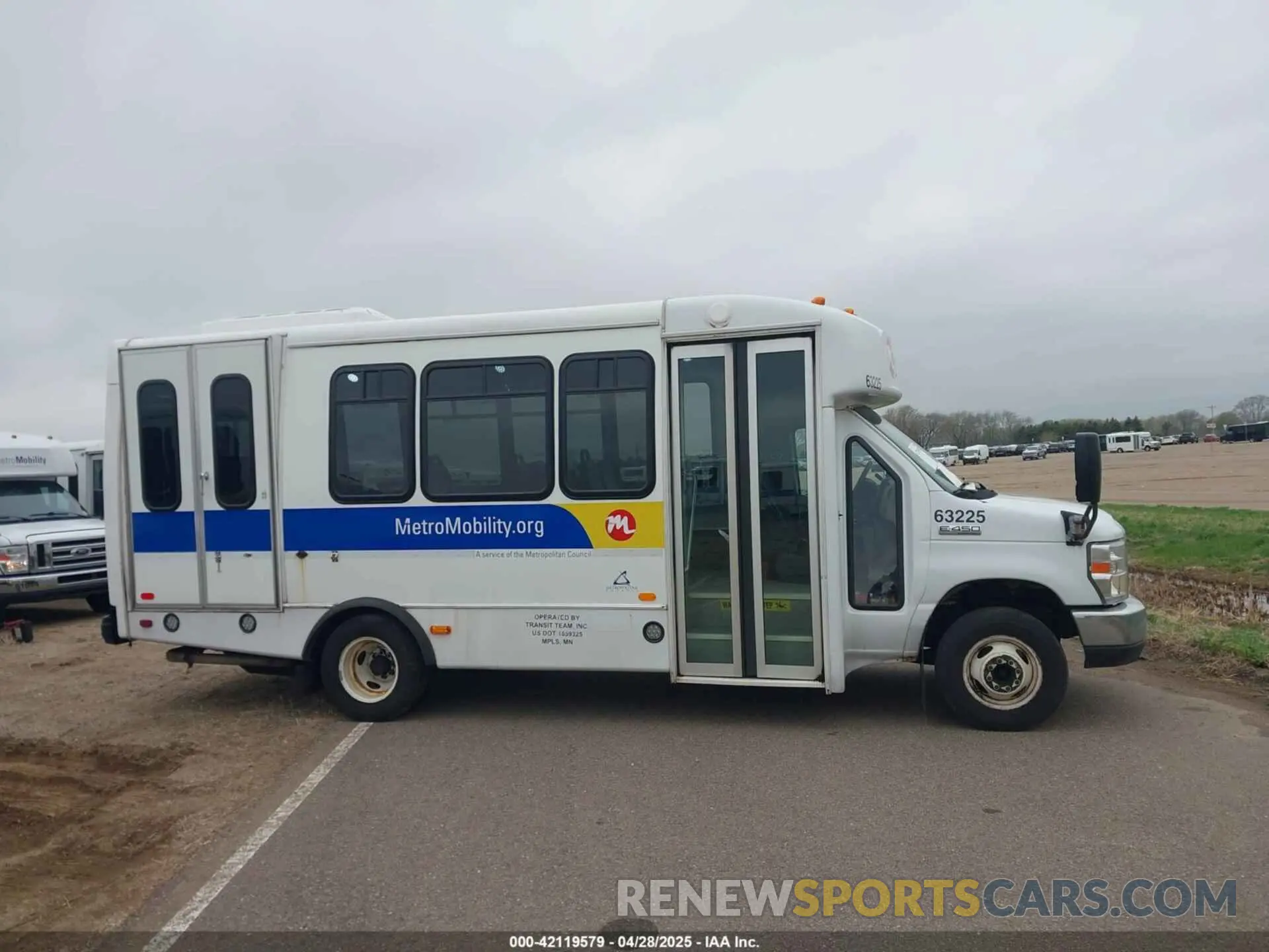 13 Photograph of a damaged car 1FDFE4FS2KDC30979 FORD E-450 CUTAWAY 2019