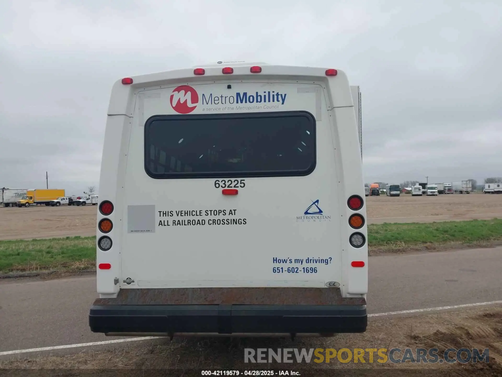 15 Photograph of a damaged car 1FDFE4FS2KDC30979 FORD E-450 CUTAWAY 2019