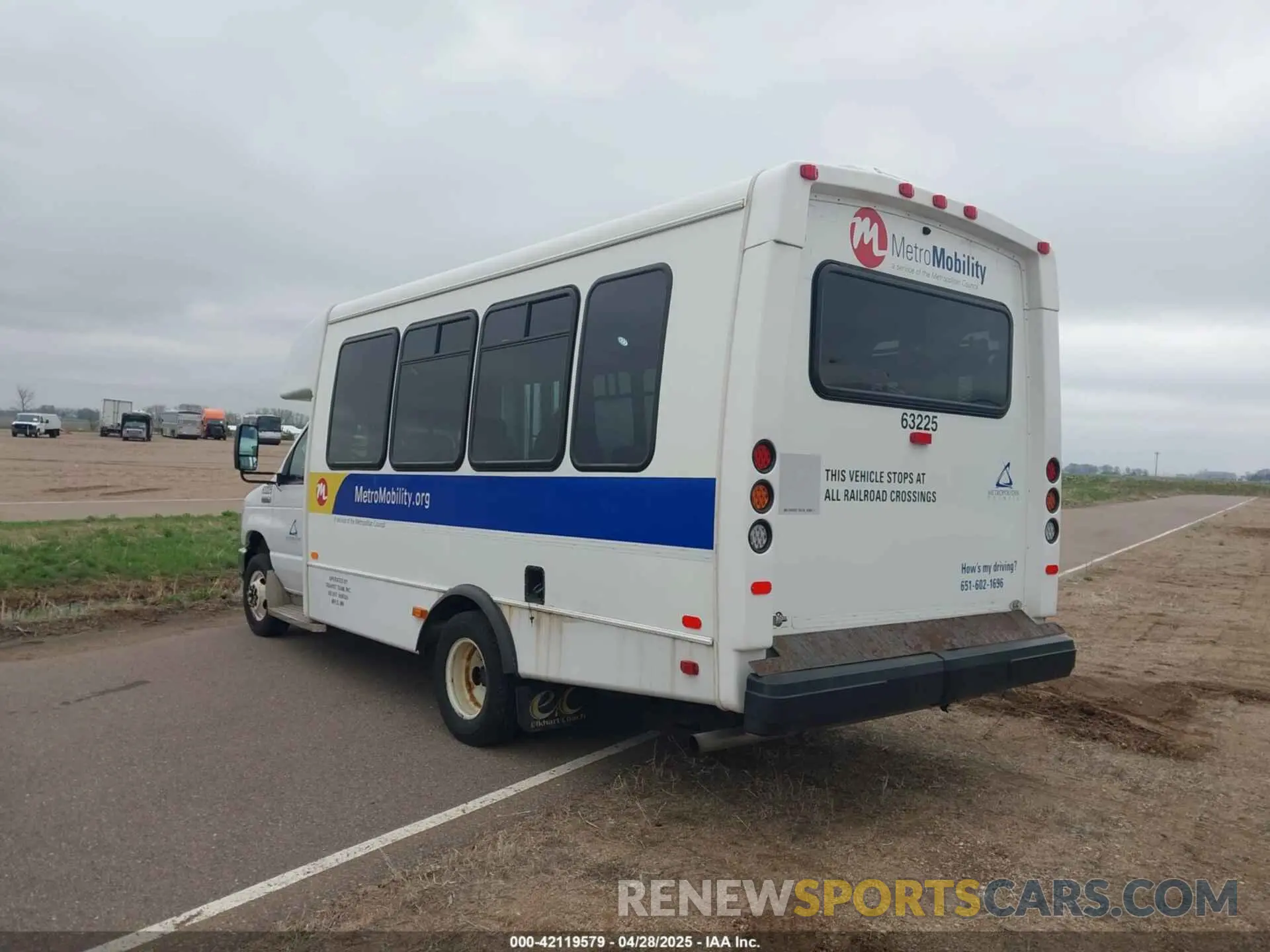 3 Photograph of a damaged car 1FDFE4FS2KDC30979 FORD E-450 CUTAWAY 2019