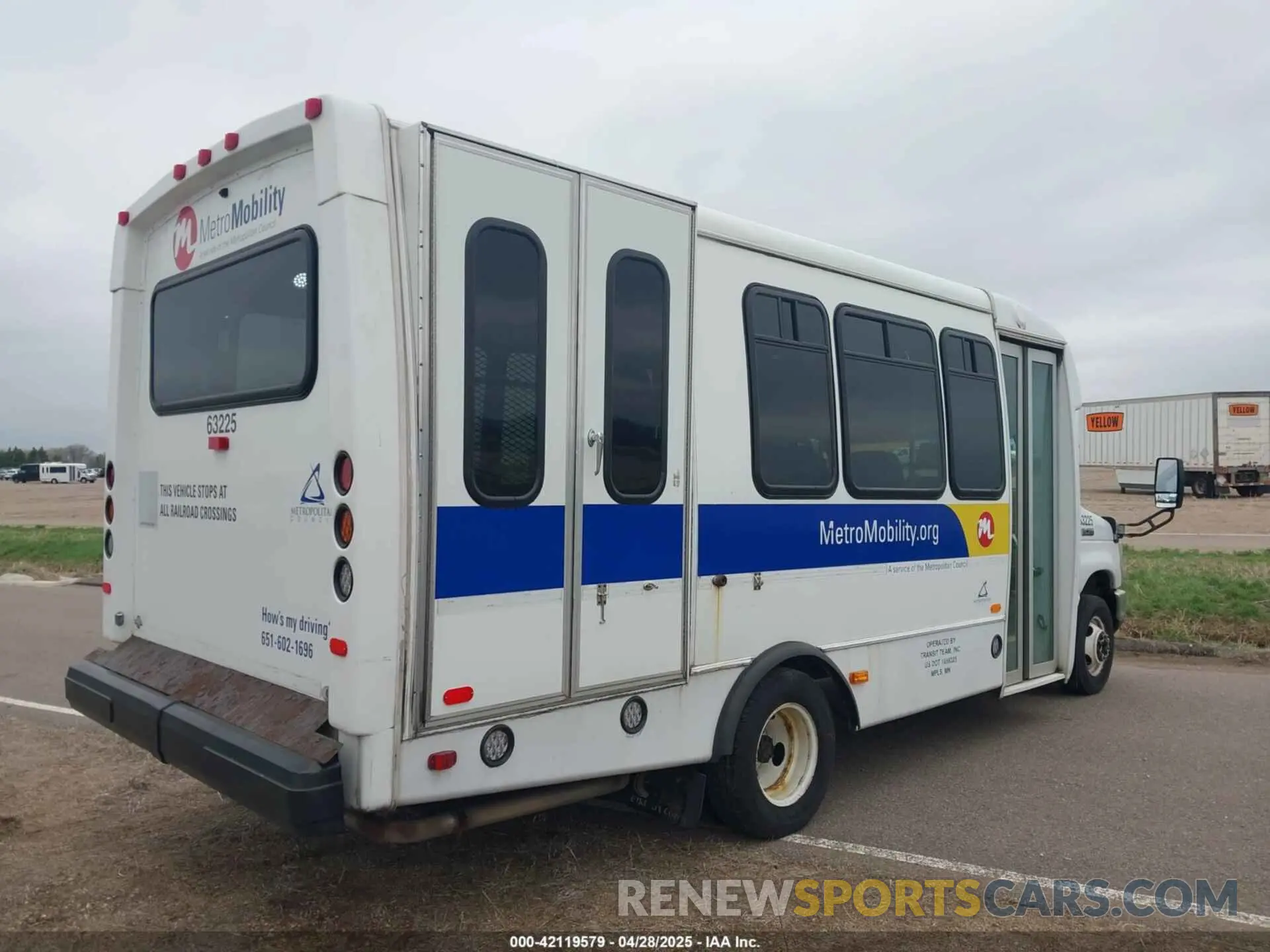 4 Photograph of a damaged car 1FDFE4FS2KDC30979 FORD E-450 CUTAWAY 2019