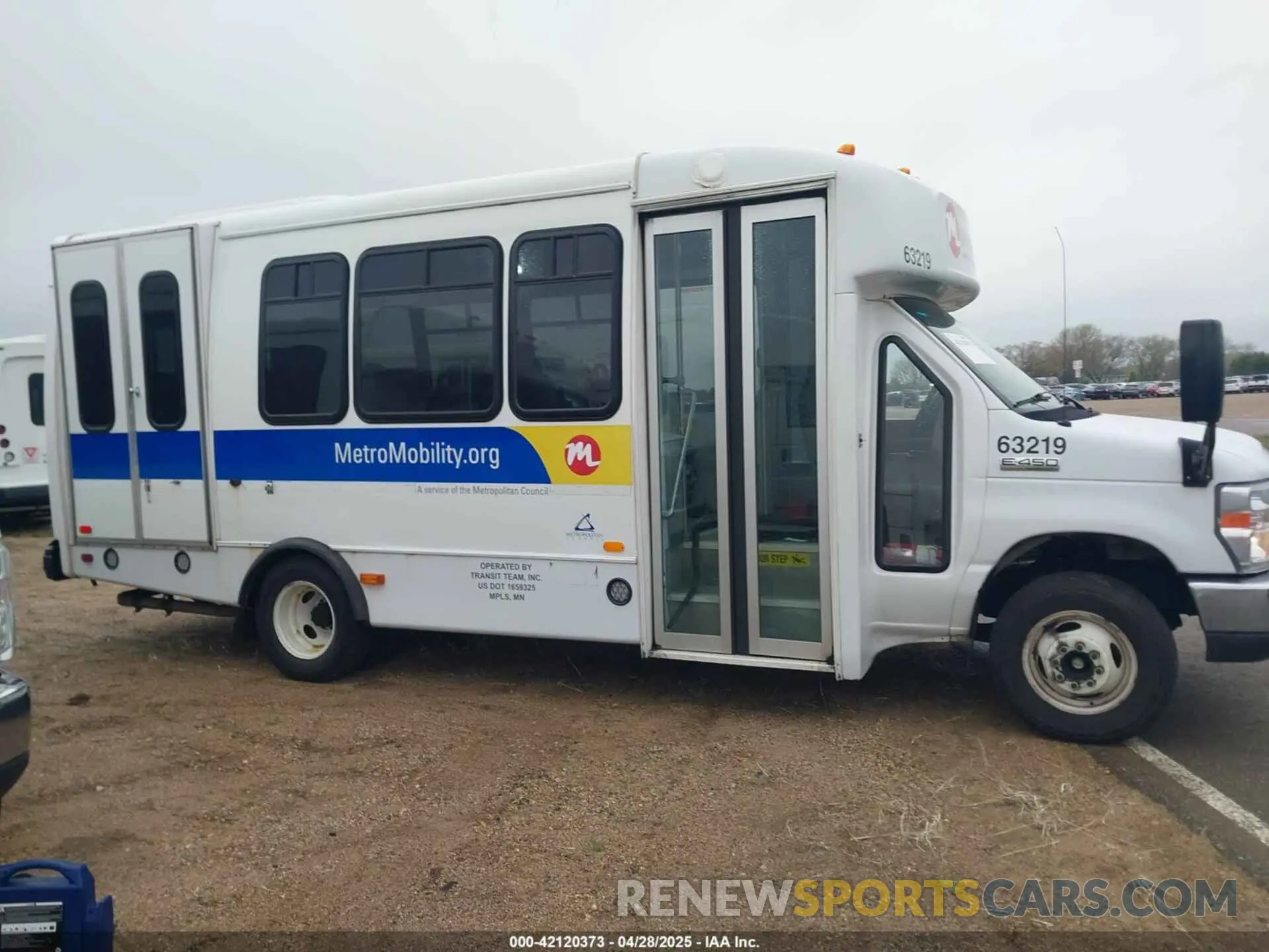 13 Photograph of a damaged car 1FDFE4FS2KDC31016 FORD E-450 CUTAWAY 2019