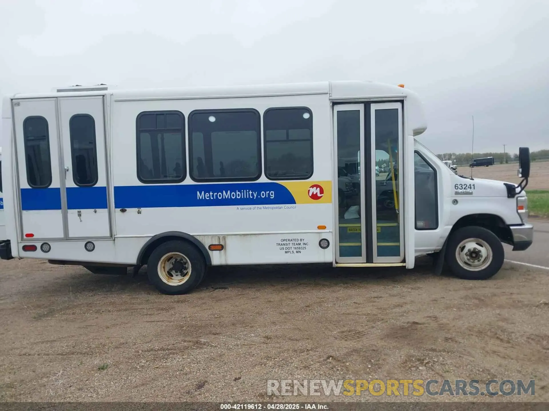 13 Photograph of a damaged car 1FDFE4FS2KDC56143 FORD E-450 CUTAWAY 2019