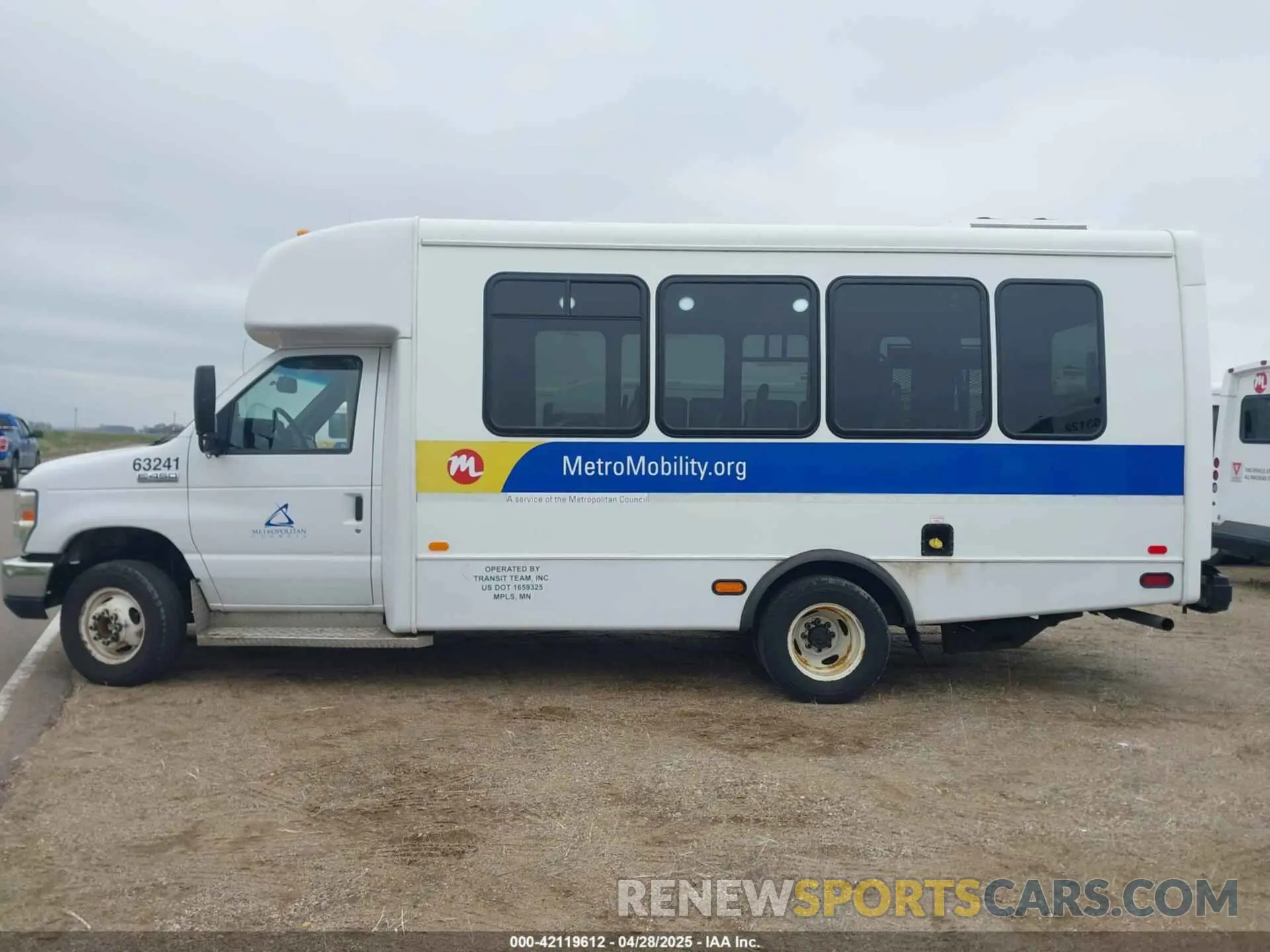 14 Photograph of a damaged car 1FDFE4FS2KDC56143 FORD E-450 CUTAWAY 2019