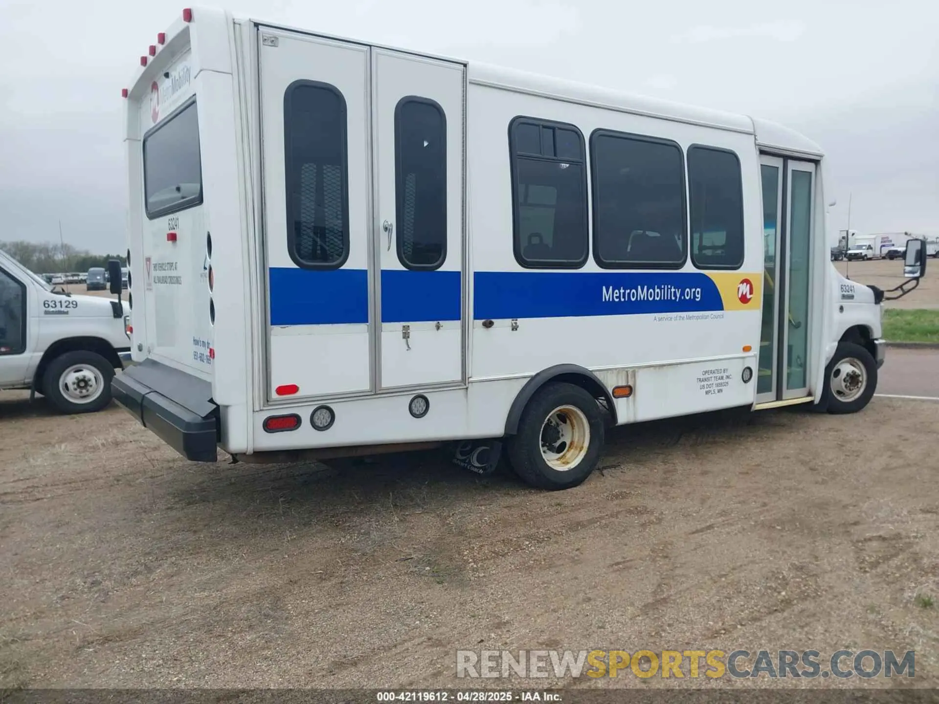 4 Photograph of a damaged car 1FDFE4FS2KDC56143 FORD E-450 CUTAWAY 2019
