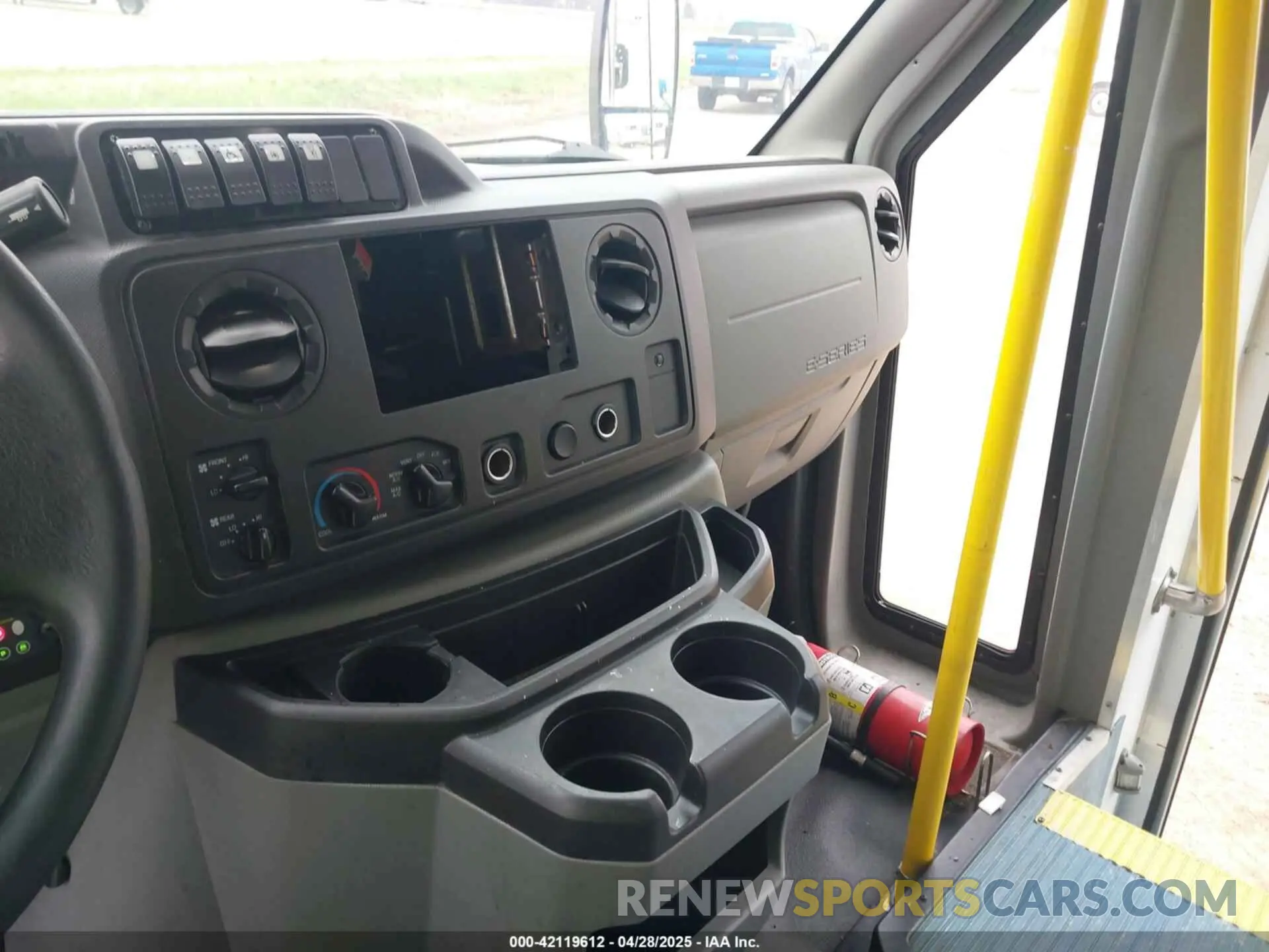 6 Photograph of a damaged car 1FDFE4FS2KDC56143 FORD E-450 CUTAWAY 2019