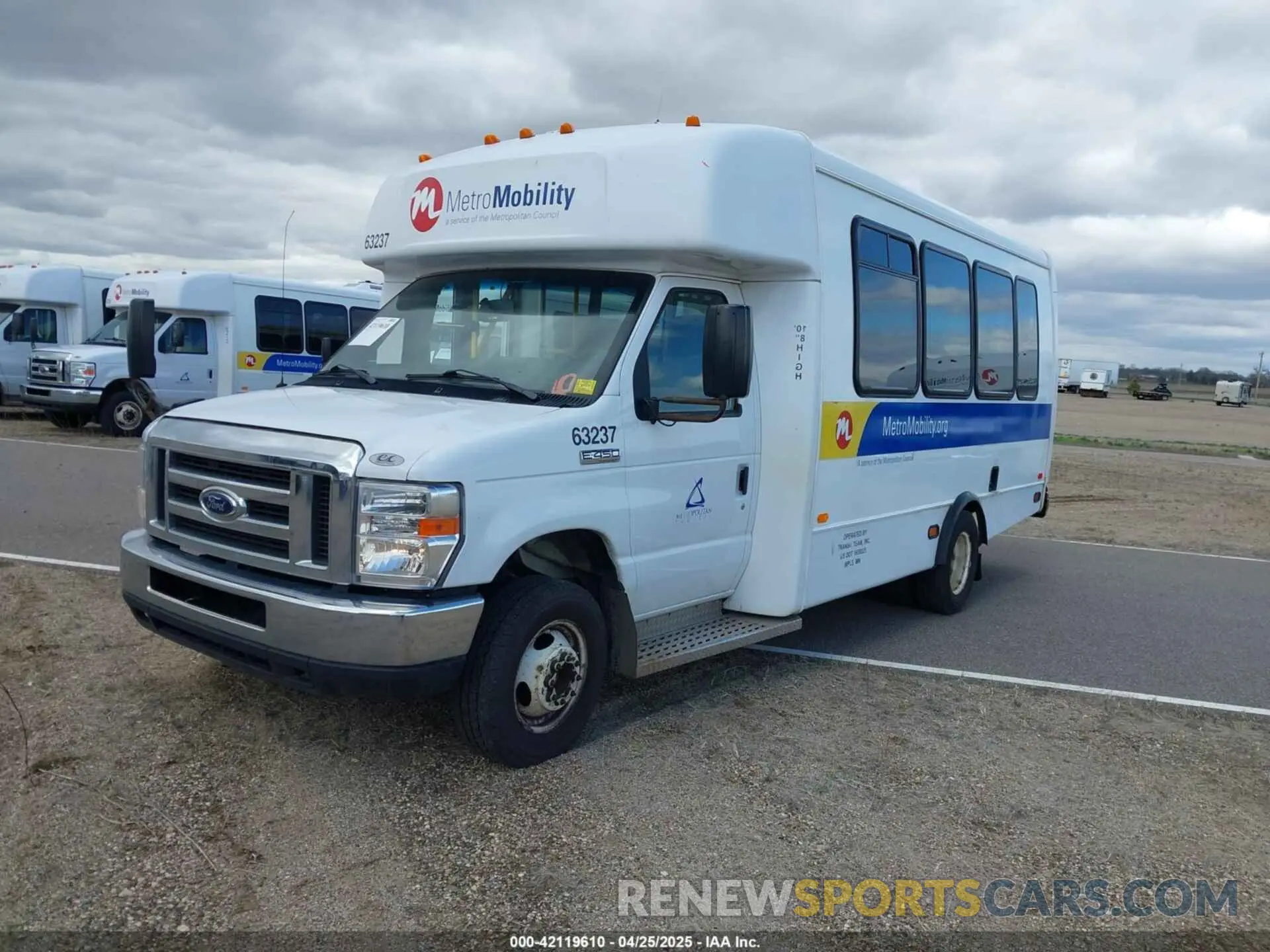 2 Фотография поврежденного автомобиля 1FDFE4FS4KDC56130 FORD E-450 CUTAWAY 2019