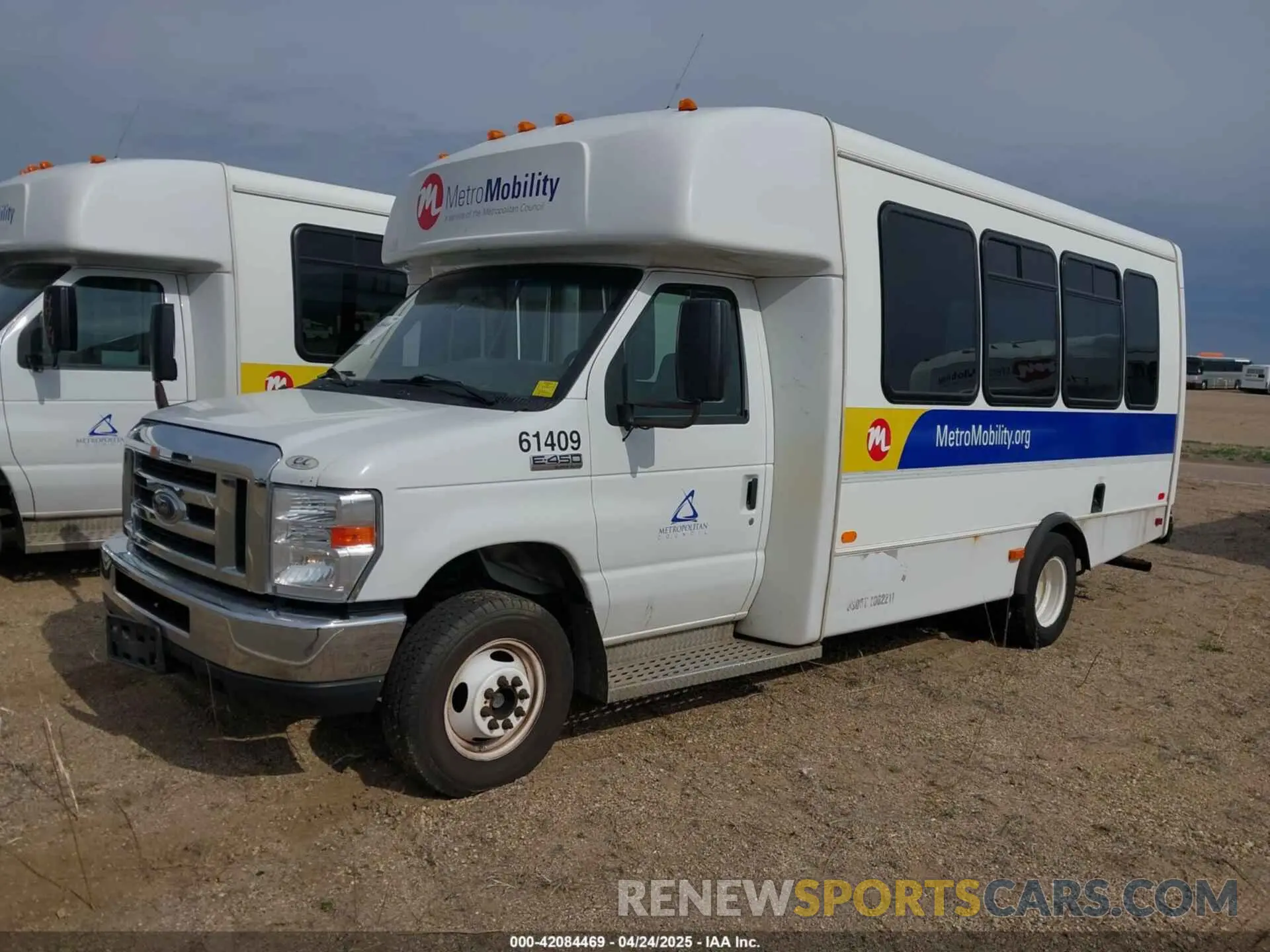 2 Фотография поврежденного автомобиля 1FDFE4FS5KDC31009 FORD E-450 CUTAWAY 2019