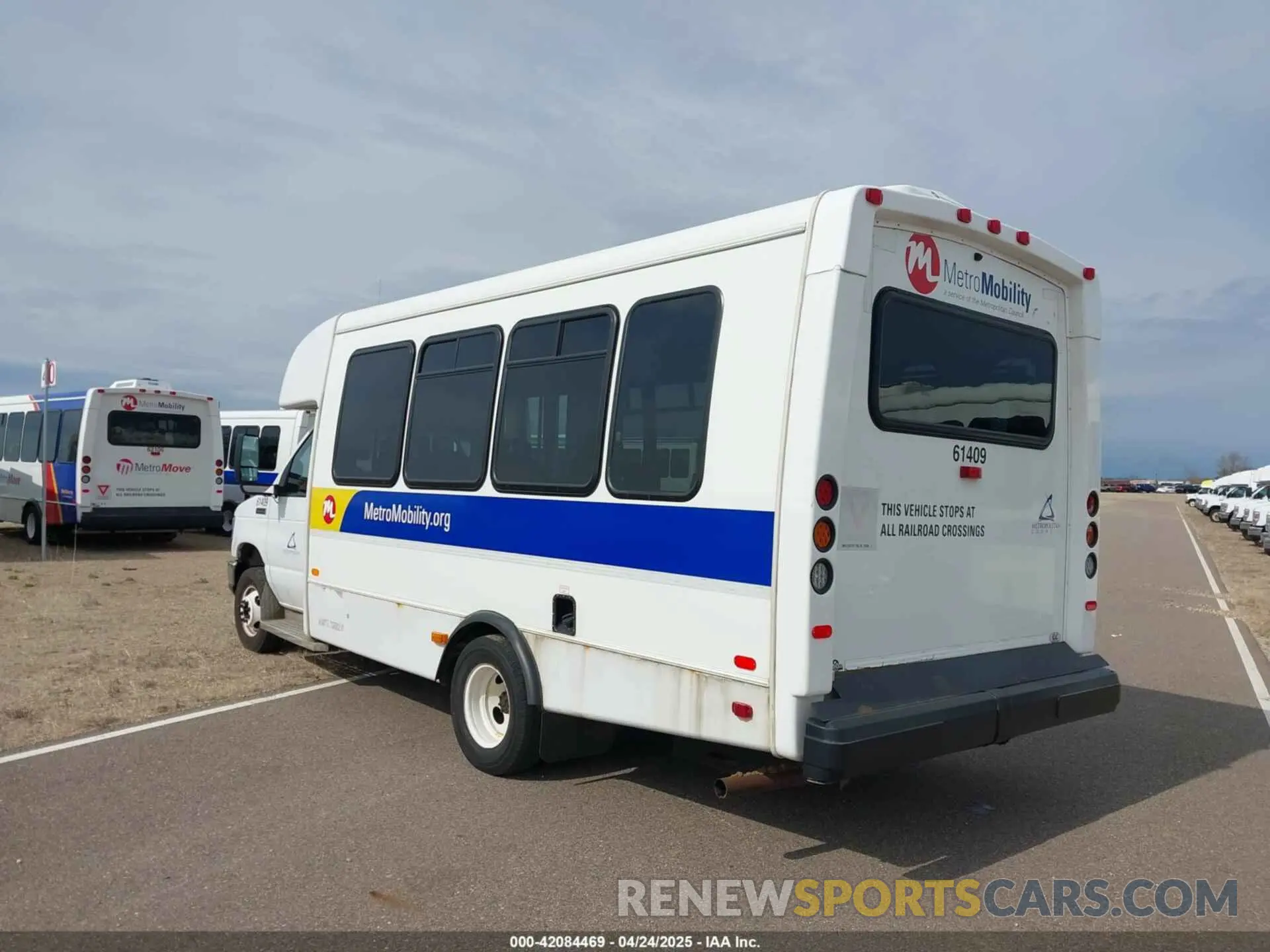 3 Фотография поврежденного автомобиля 1FDFE4FS5KDC31009 FORD E-450 CUTAWAY 2019