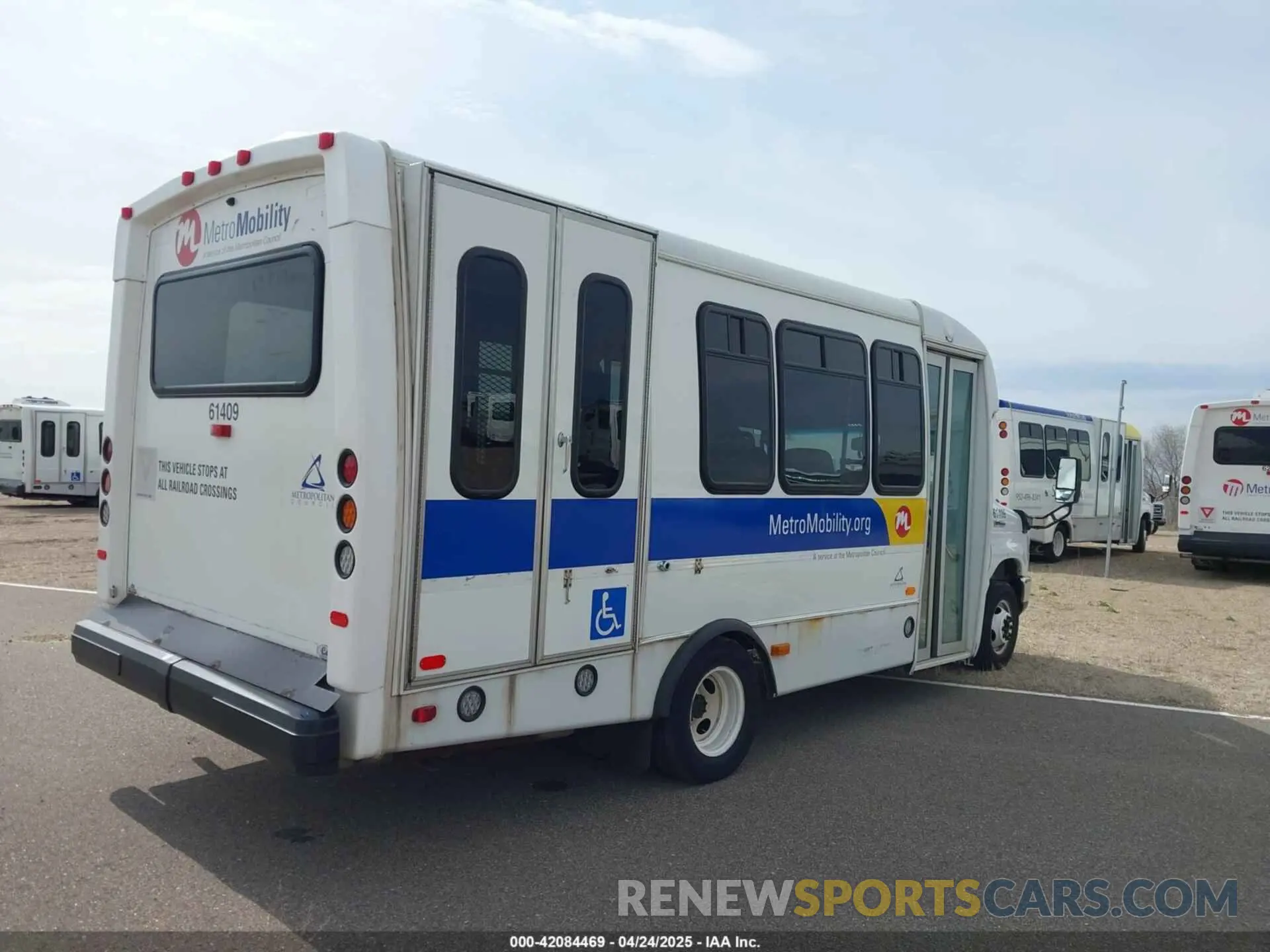 4 Фотография поврежденного автомобиля 1FDFE4FS5KDC31009 FORD E-450 CUTAWAY 2019
