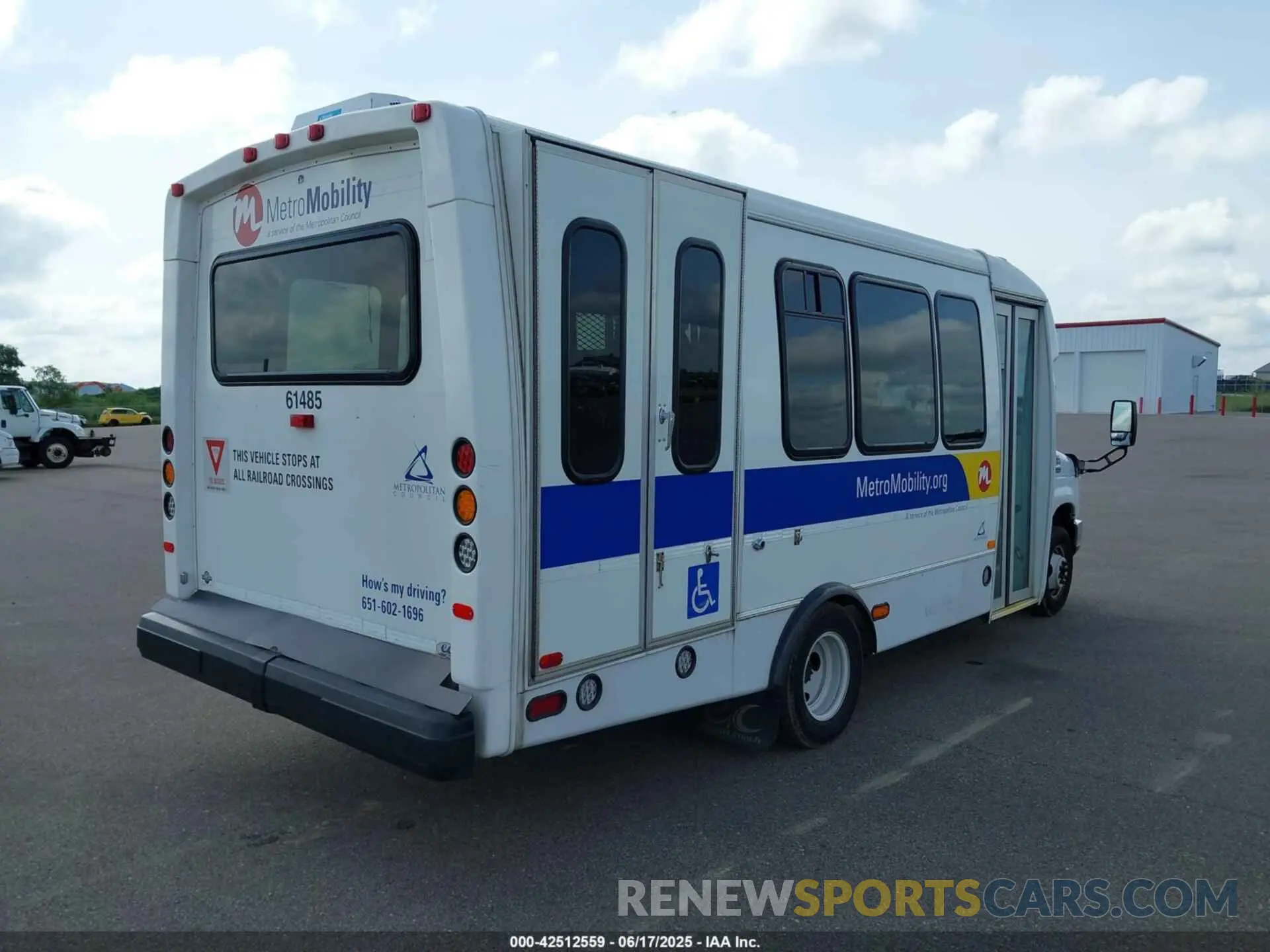 4 Photograph of a damaged car 1FDFE4FS5KDC59666 FORD E-450 CUTAWAY 2019