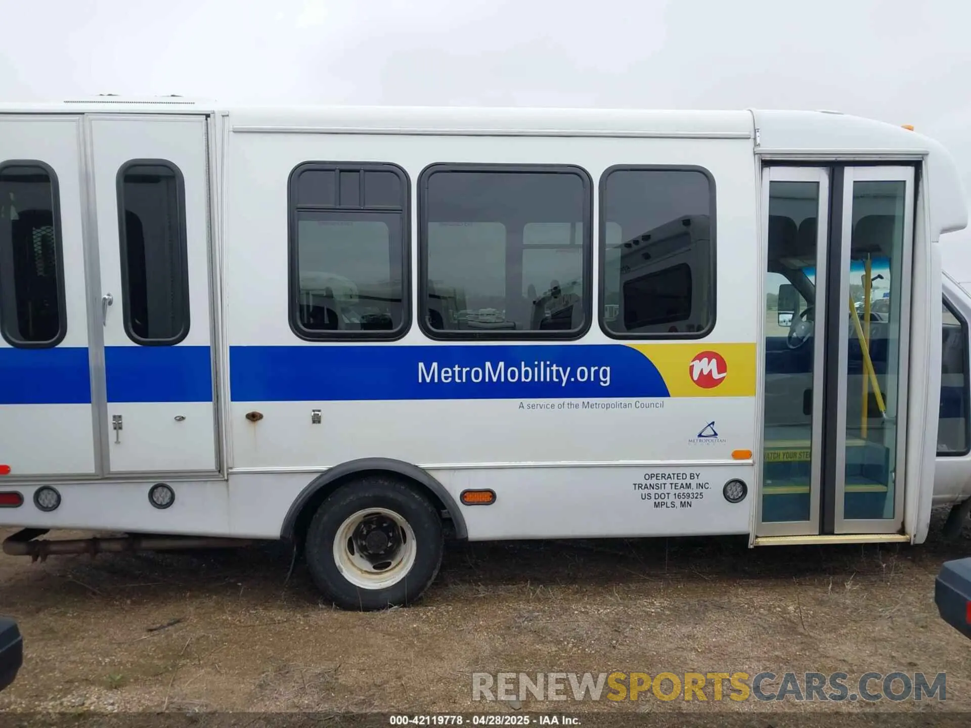13 Photograph of a damaged car 1FDFE4FS5KDC60624 FORD E-450 CUTAWAY 2019