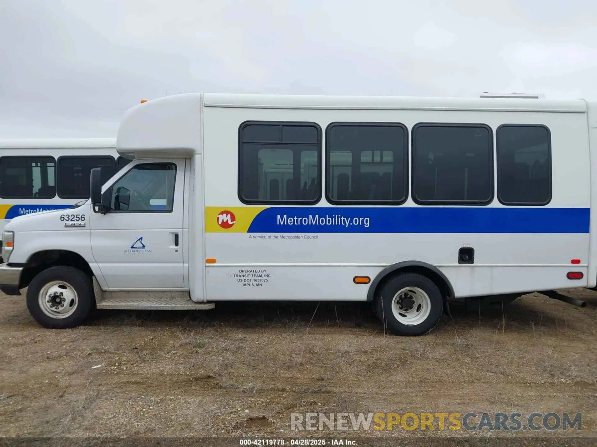 14 Photograph of a damaged car 1FDFE4FS5KDC60624 FORD E-450 CUTAWAY 2019