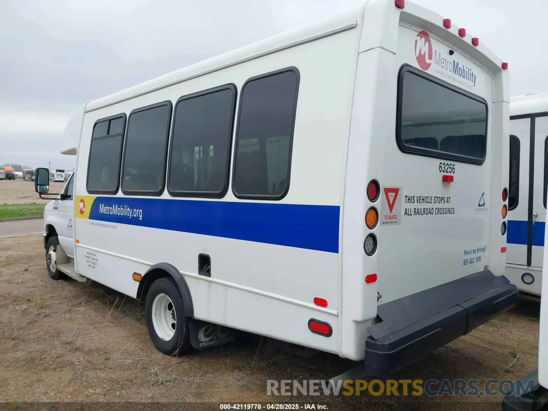 3 Photograph of a damaged car 1FDFE4FS5KDC60624 FORD E-450 CUTAWAY 2019