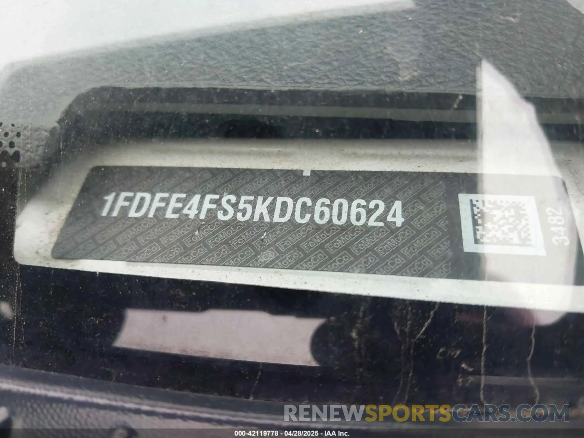 8 Photograph of a damaged car 1FDFE4FS5KDC60624 FORD E-450 CUTAWAY 2019