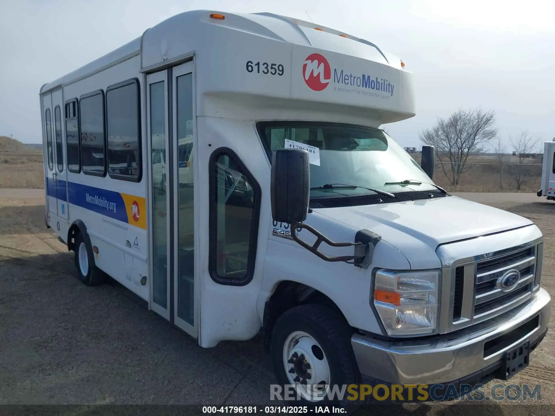 1 Фотография поврежденного автомобиля 1FDFE4FS7KDC32033 FORD E-450 CUTAWAY 2019