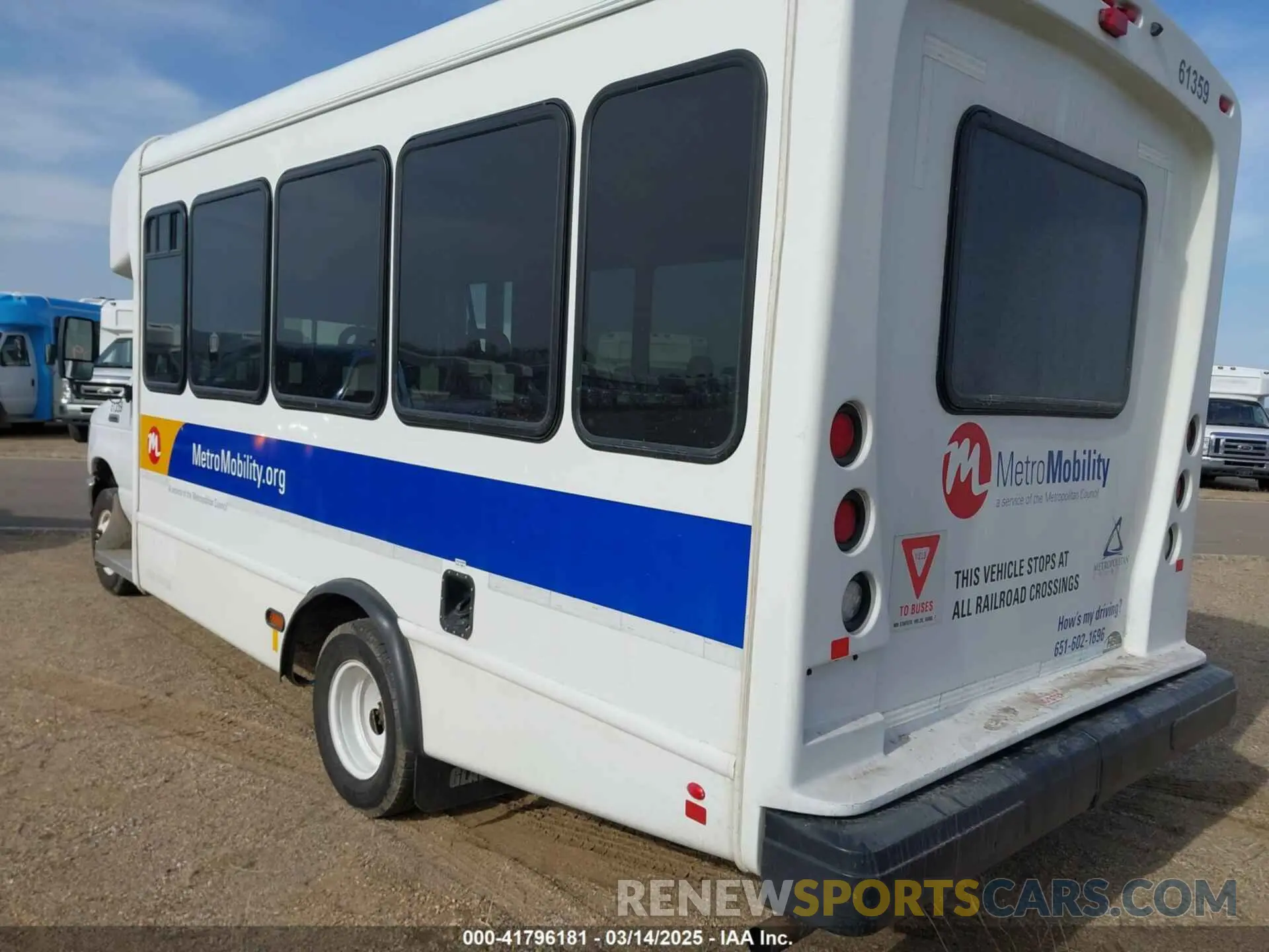 3 Фотография поврежденного автомобиля 1FDFE4FS7KDC32033 FORD E-450 CUTAWAY 2019