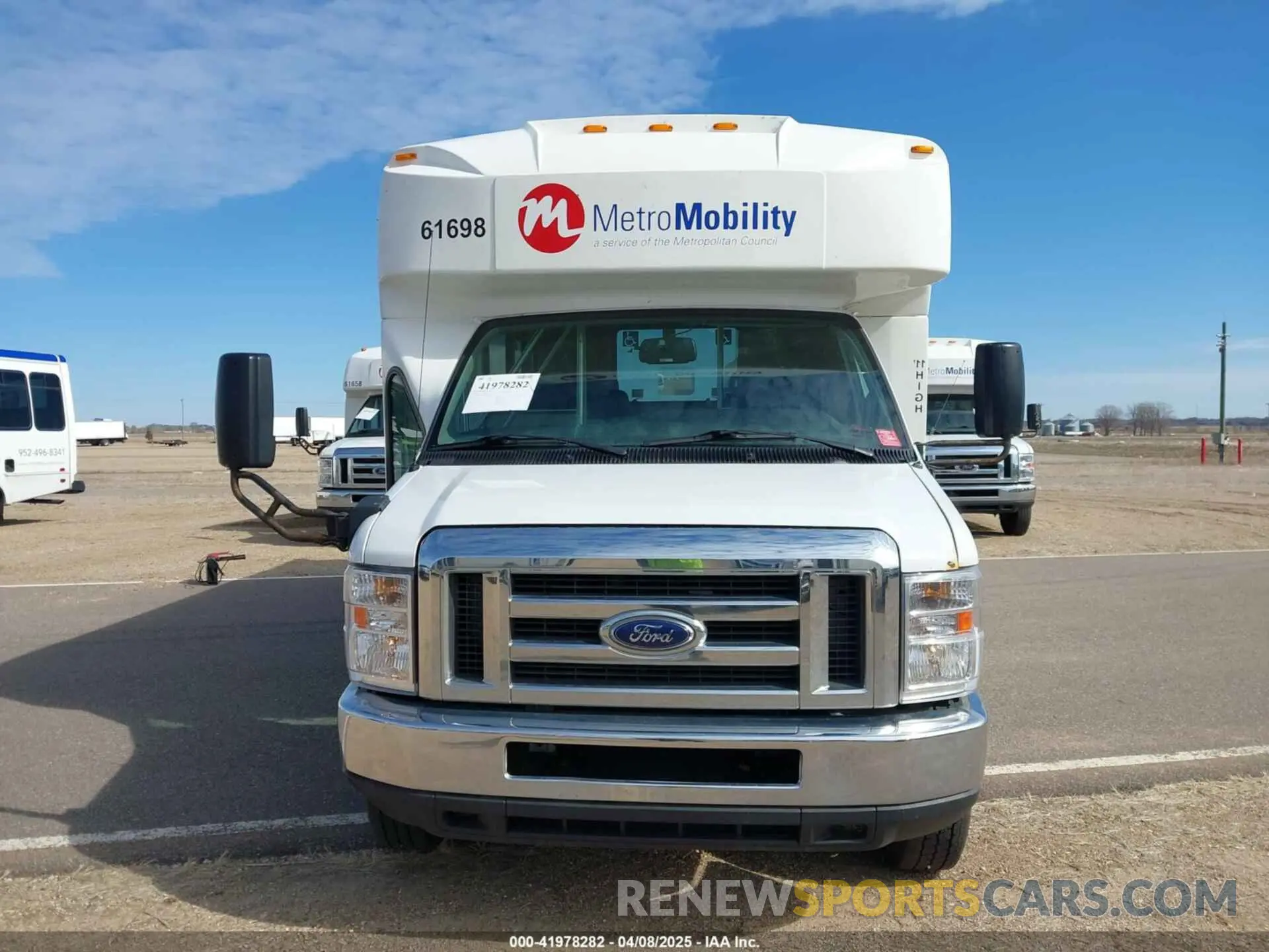 12 Photograph of a damaged car 1FDFE4FS7KDC32047 FORD E-450 CUTAWAY 2019