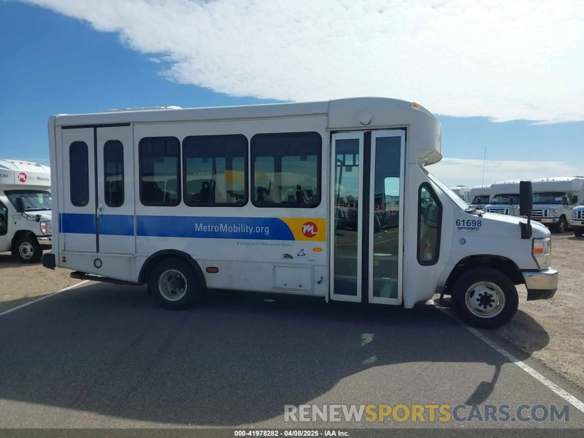 13 Photograph of a damaged car 1FDFE4FS7KDC32047 FORD E-450 CUTAWAY 2019