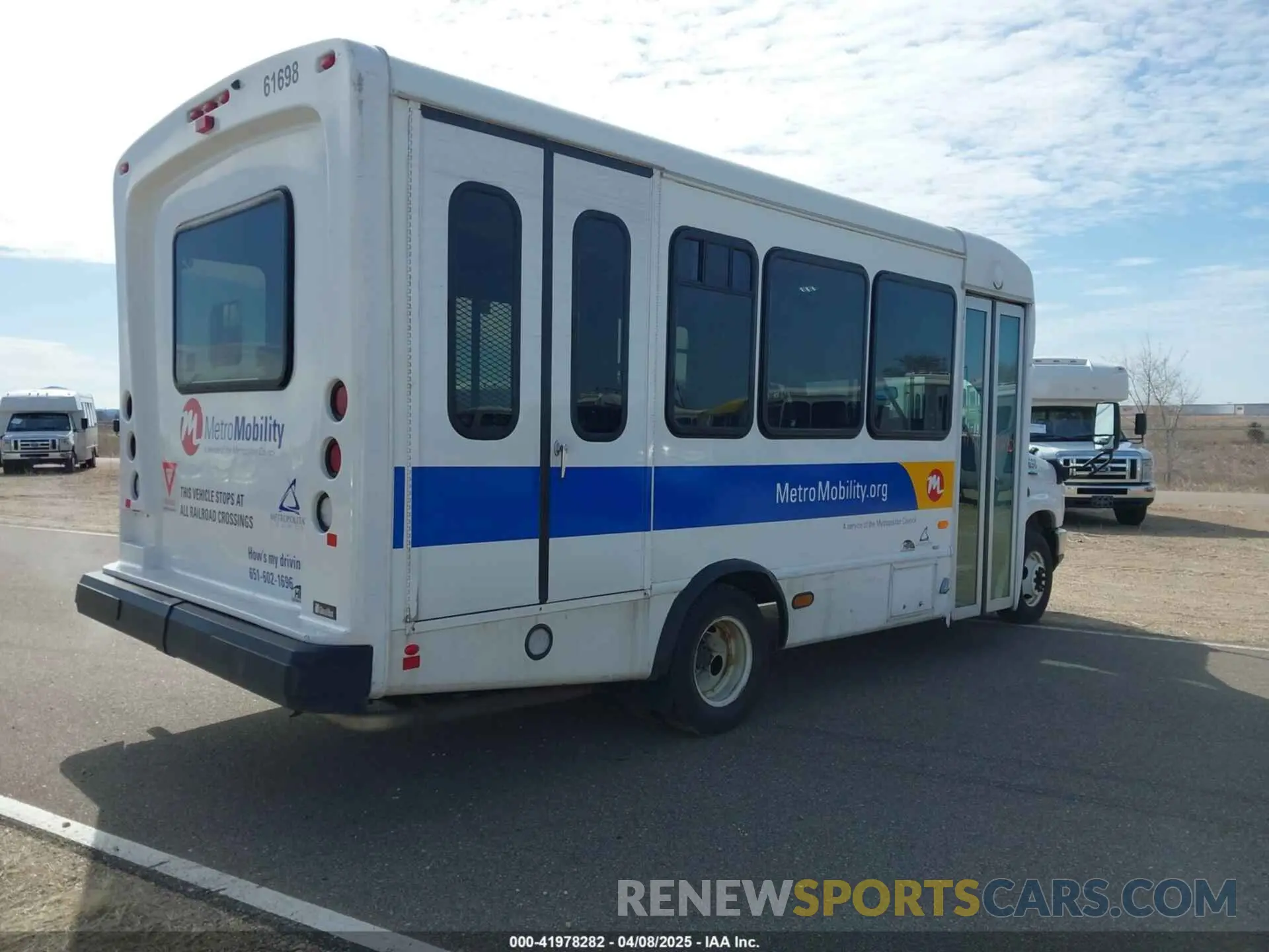 4 Photograph of a damaged car 1FDFE4FS7KDC32047 FORD E-450 CUTAWAY 2019