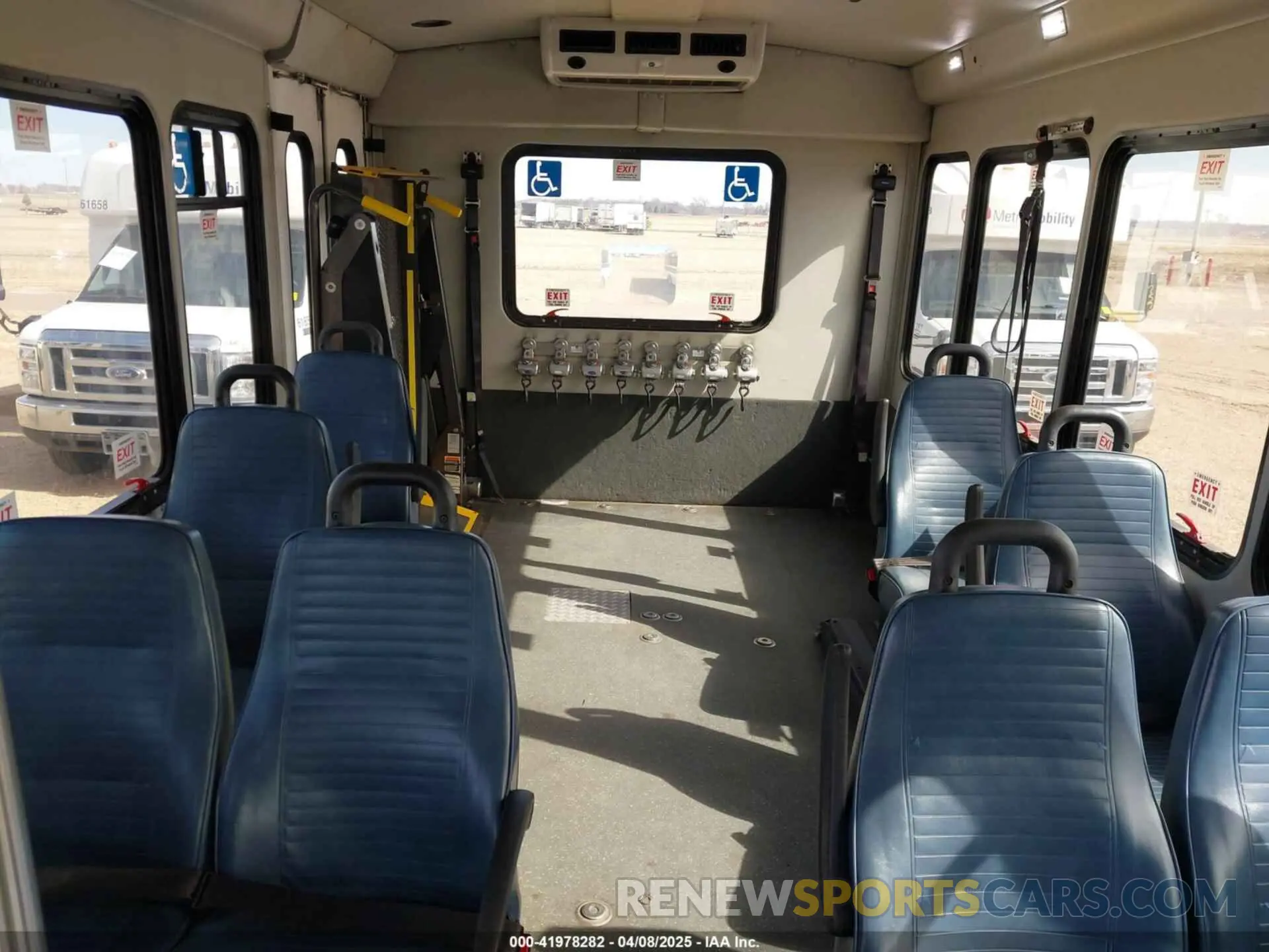 7 Photograph of a damaged car 1FDFE4FS7KDC32047 FORD E-450 CUTAWAY 2019