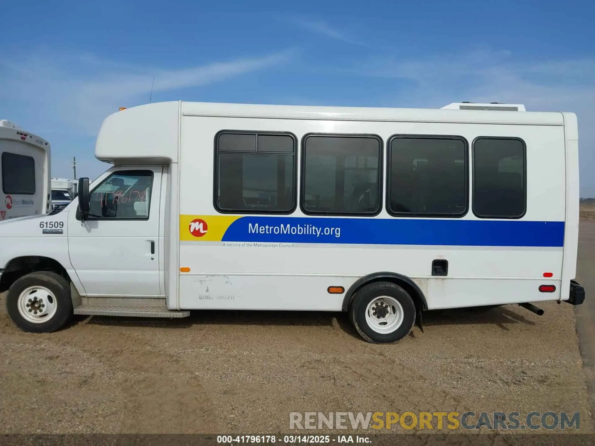 14 Фотография поврежденного автомобиля 1FDFE4FS9KDC59671 FORD E-450 CUTAWAY 2019
