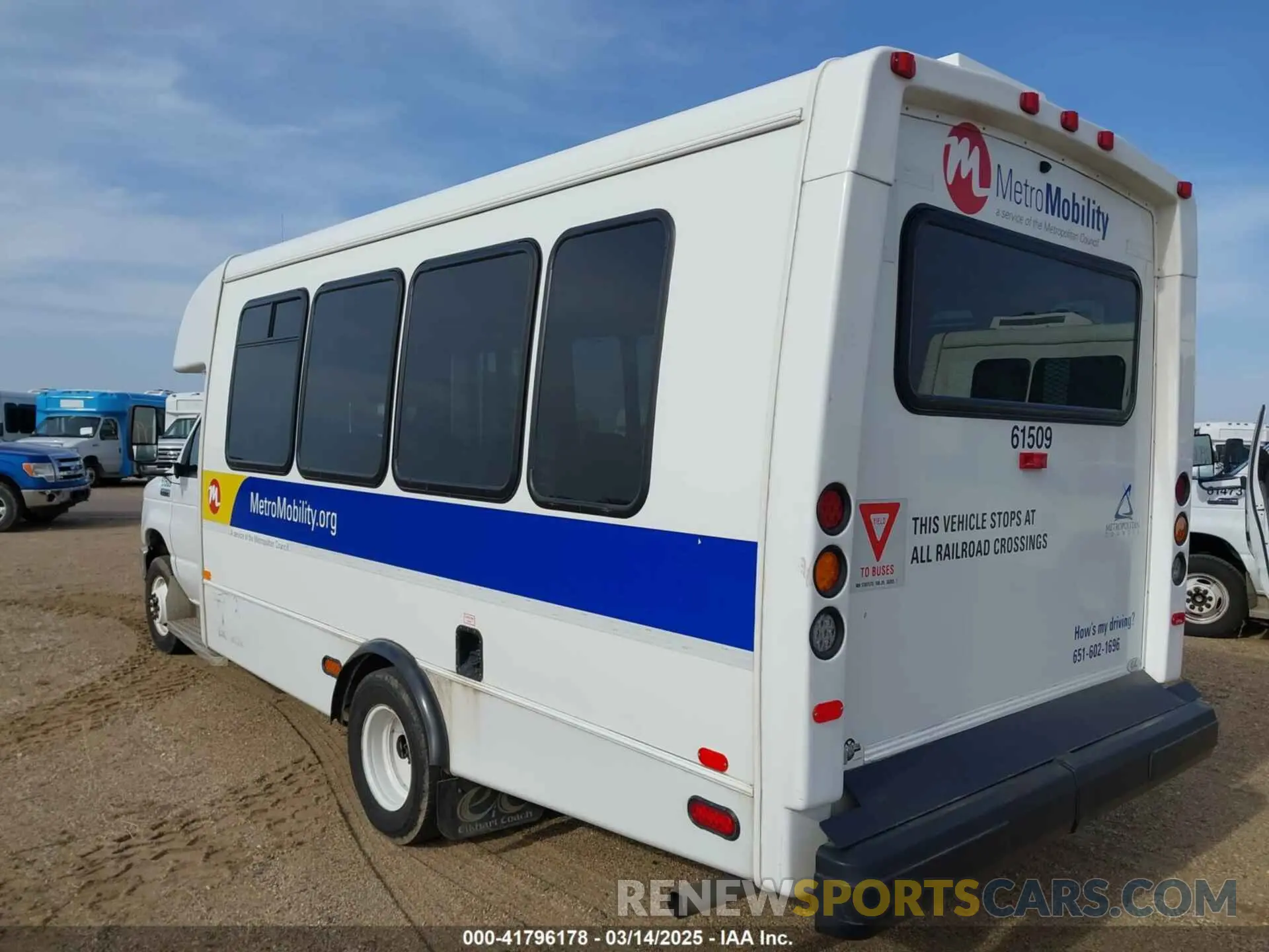3 Фотография поврежденного автомобиля 1FDFE4FS9KDC59671 FORD E-450 CUTAWAY 2019
