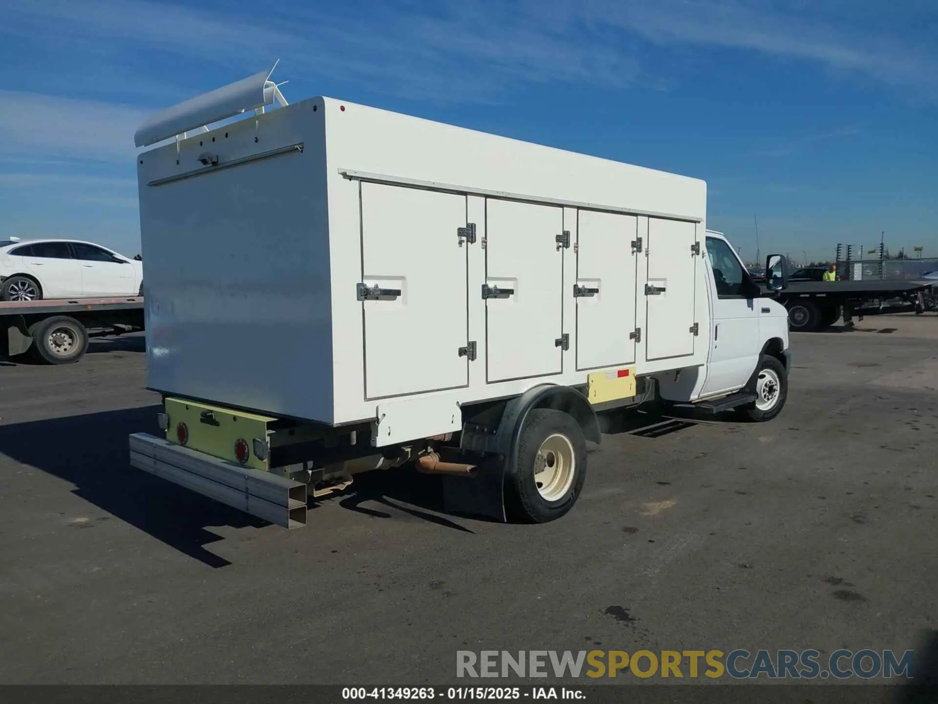 4 Photograph of a damaged car 1FDXE4FS4KDC19308 FORD E-450 CUTAWAY 2019